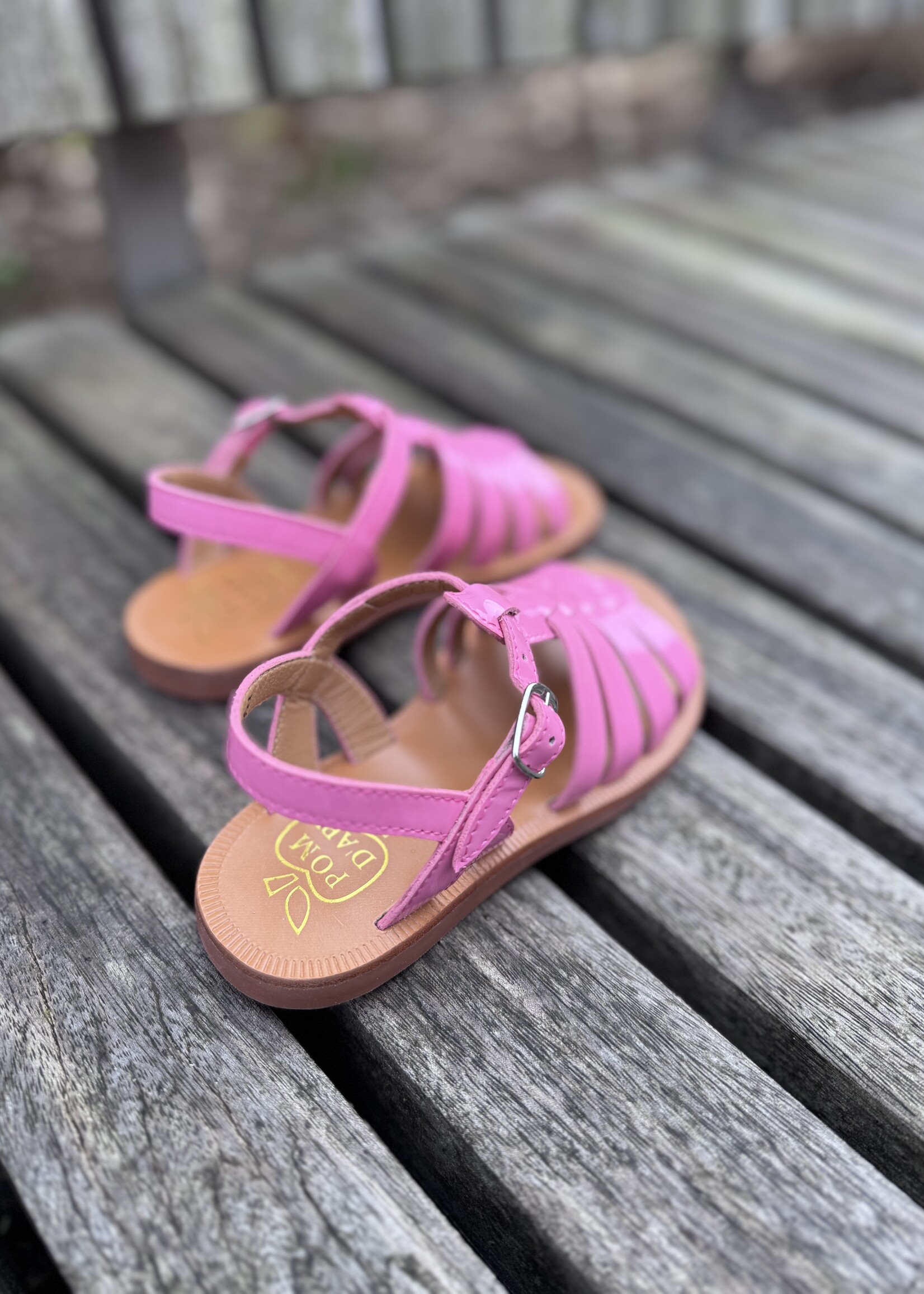 Pom d'api plagette strap vernis metal bubble gum