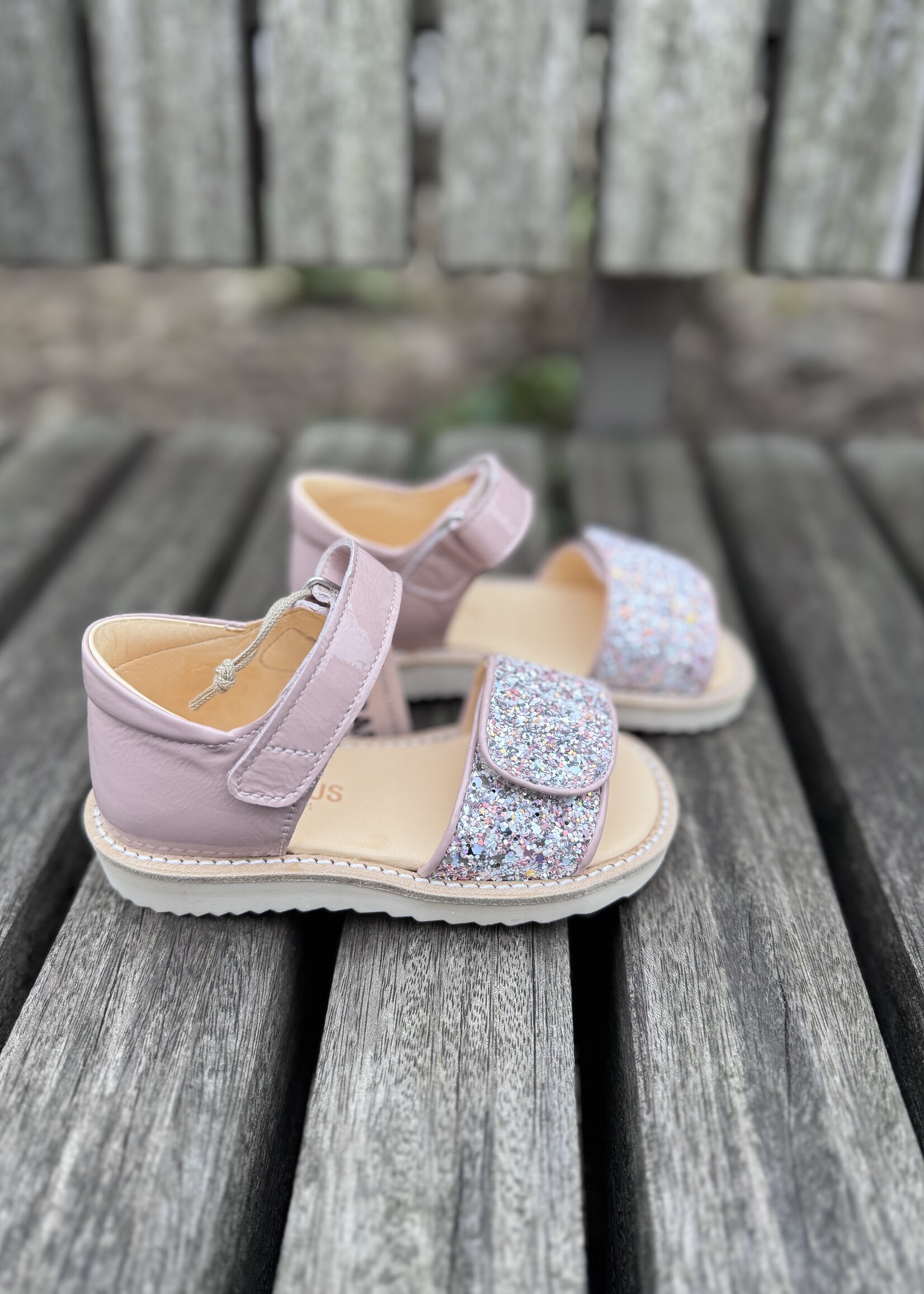Angulus 0620-201 sandal sparkling glitter detail rosebud