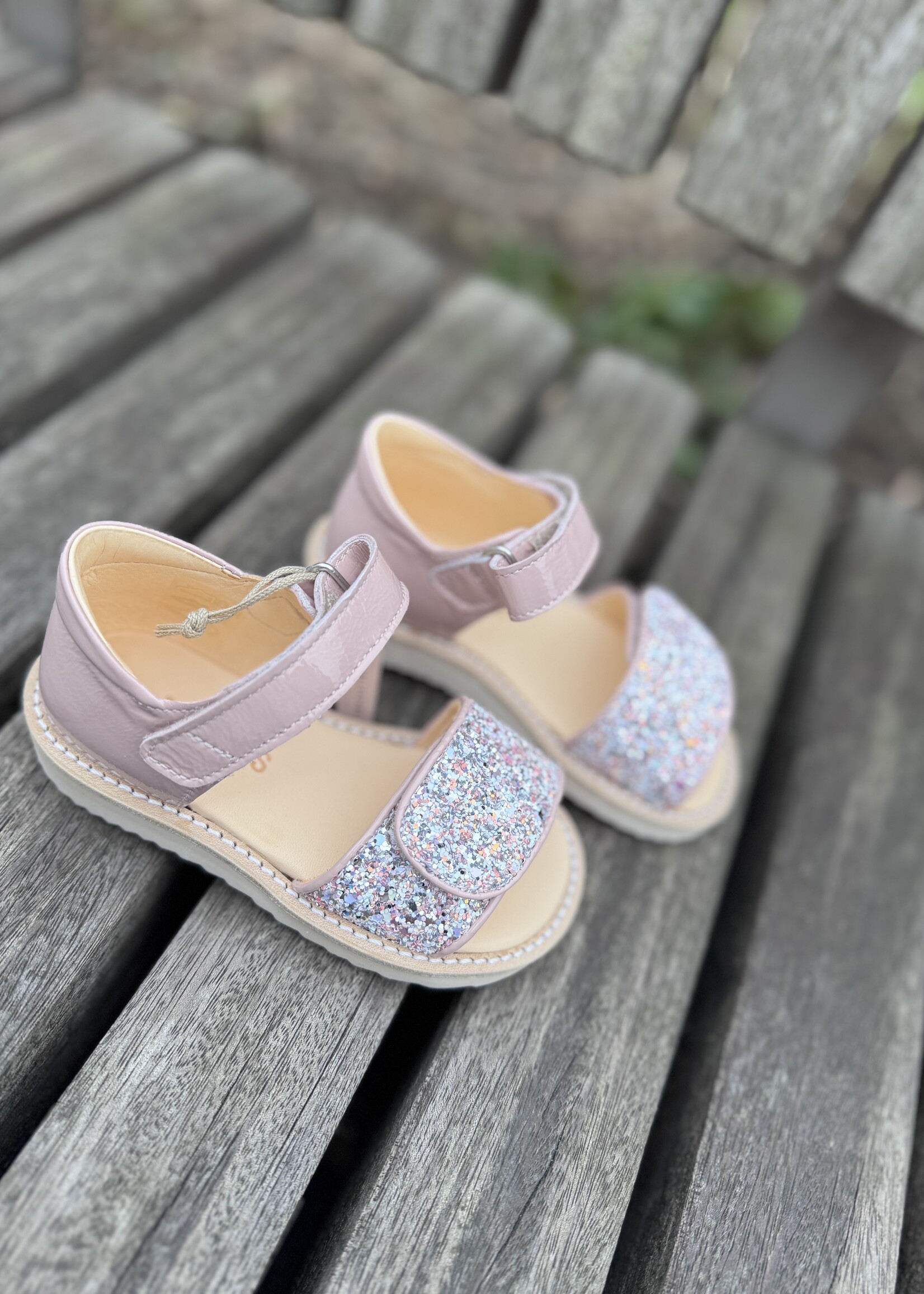 Angulus 0620-201 sandal sparkling glitter detail rosebud