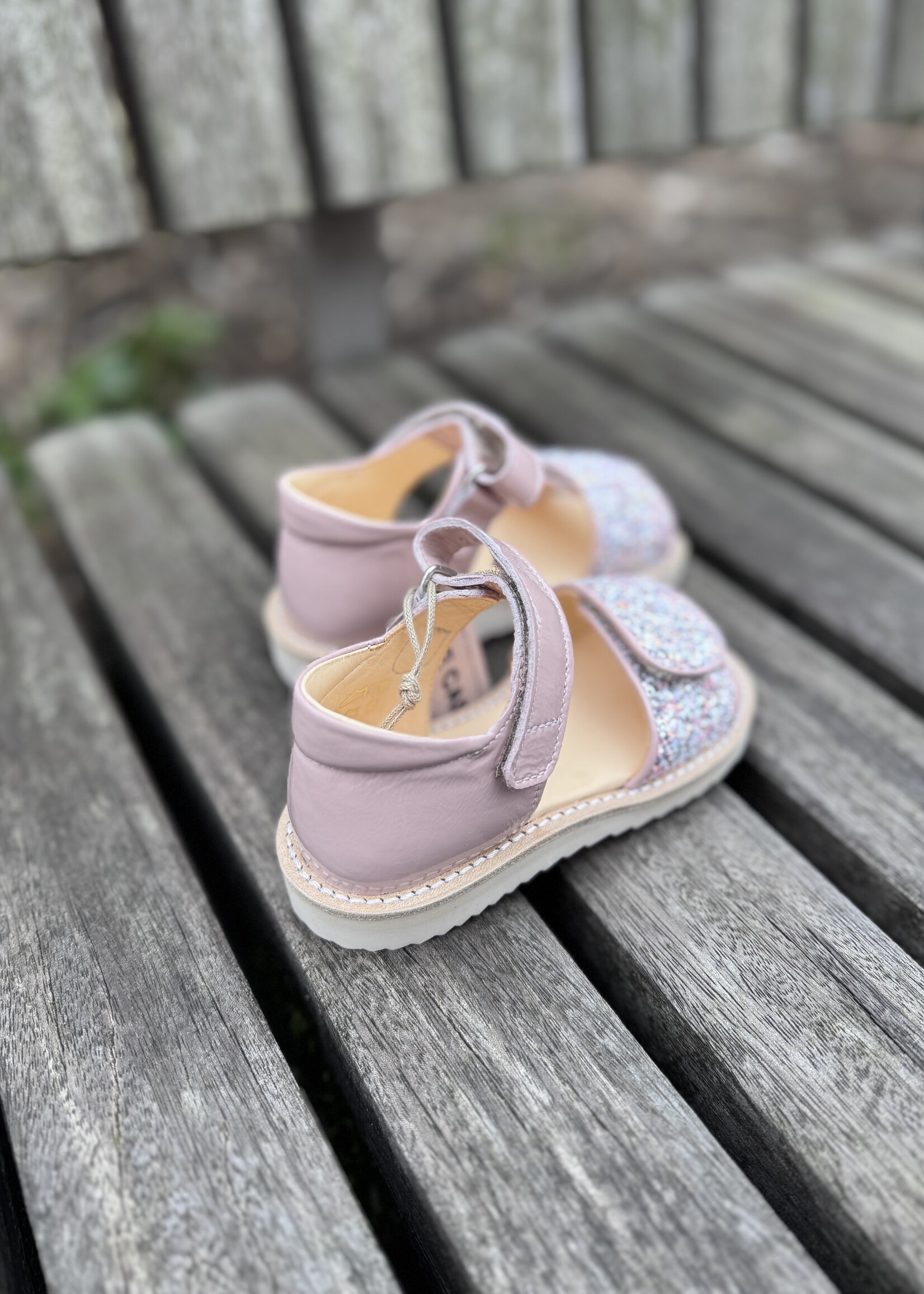 Angulus 0620-201 sandal sparkling glitter detail rosebud