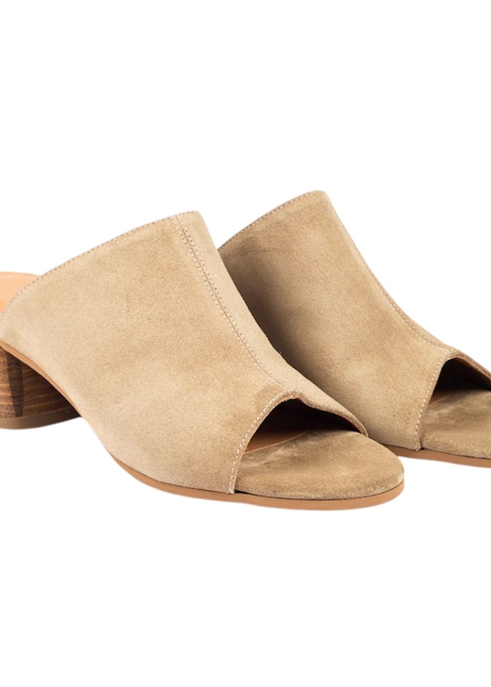 Angulus 5826-101 mule with wooden heel  sand