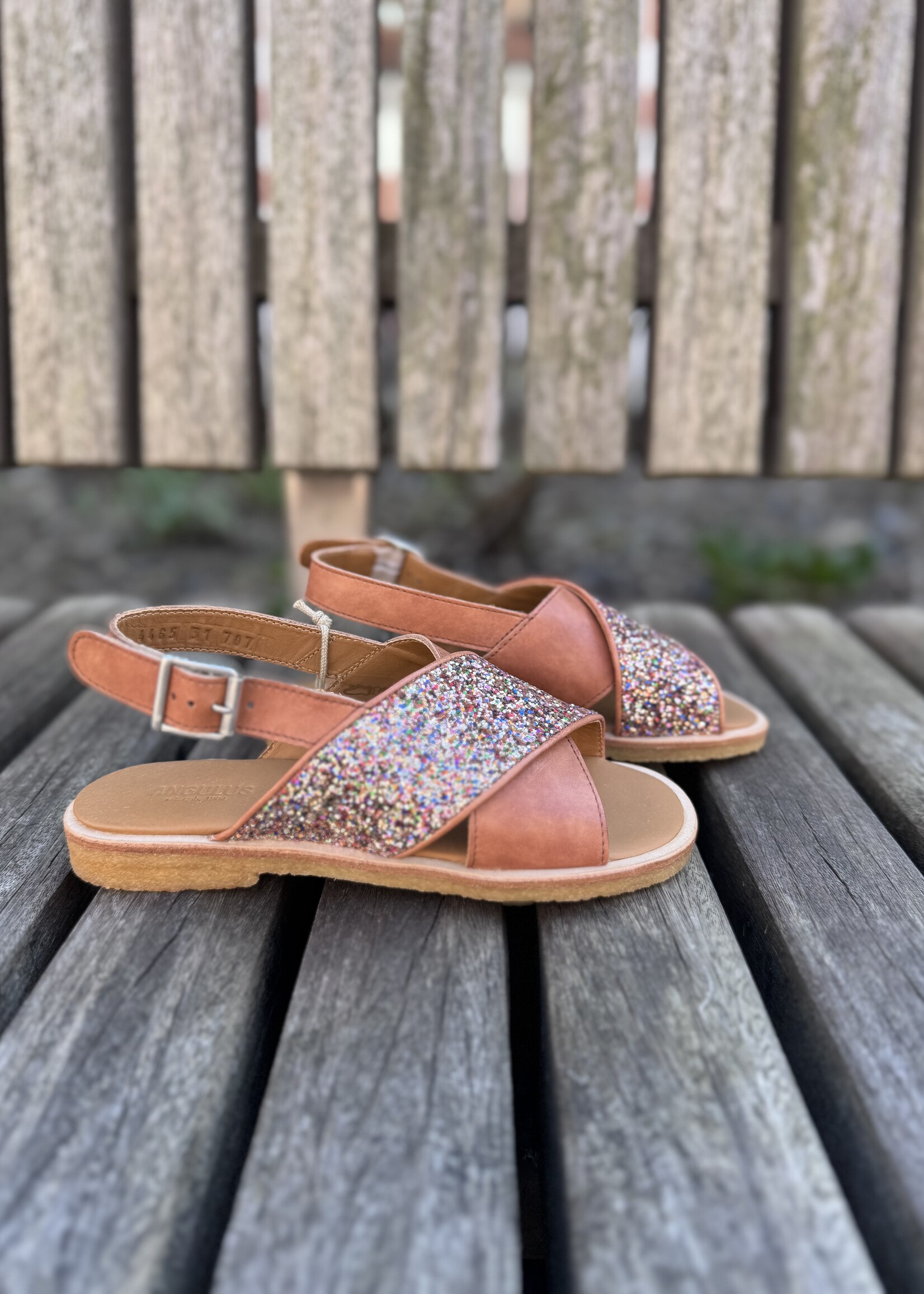 Angulus 4465-101 cross sandal sparkling glitter tan/multi glitter