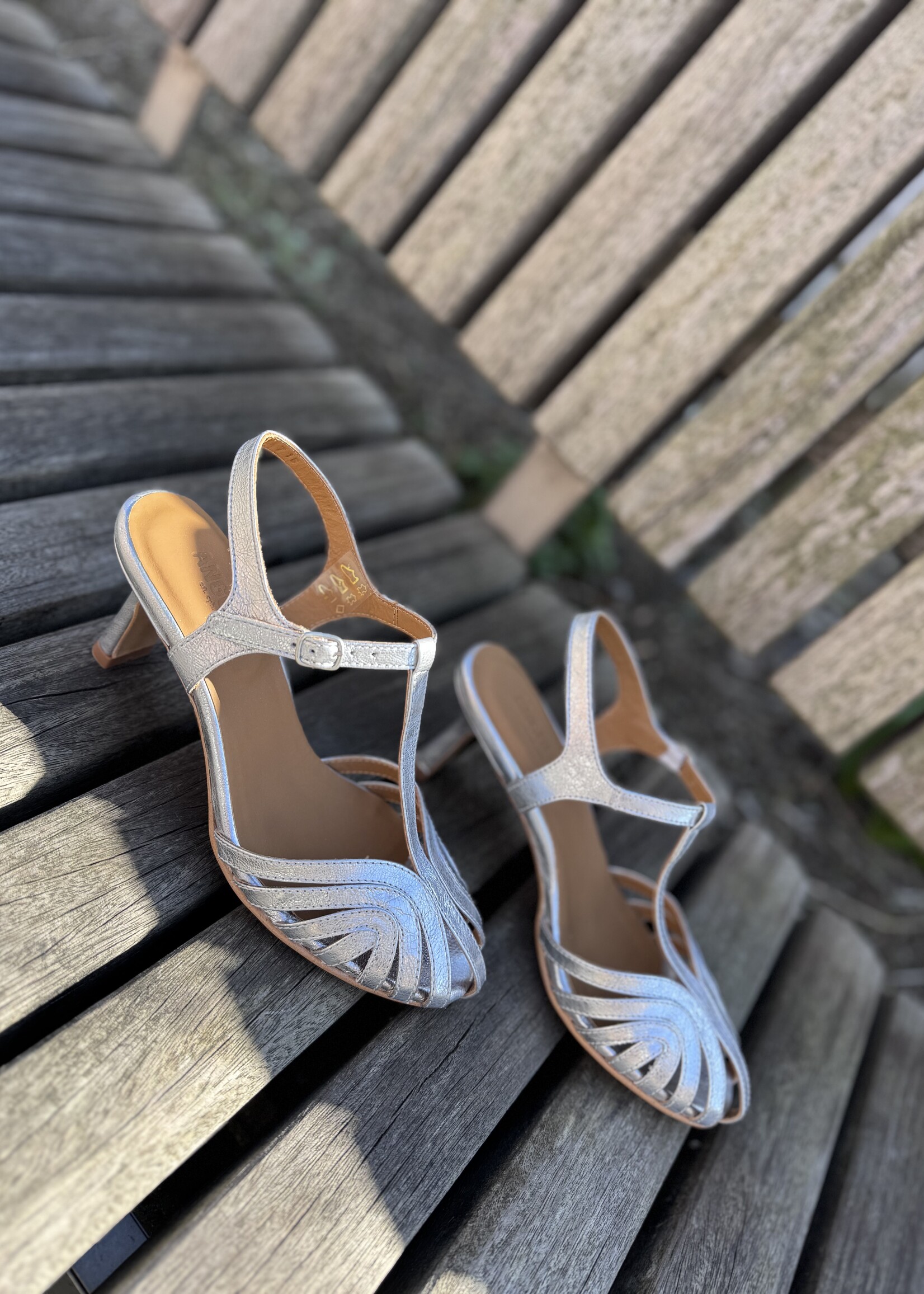 Angulus 5840-101 sandal with heel silver