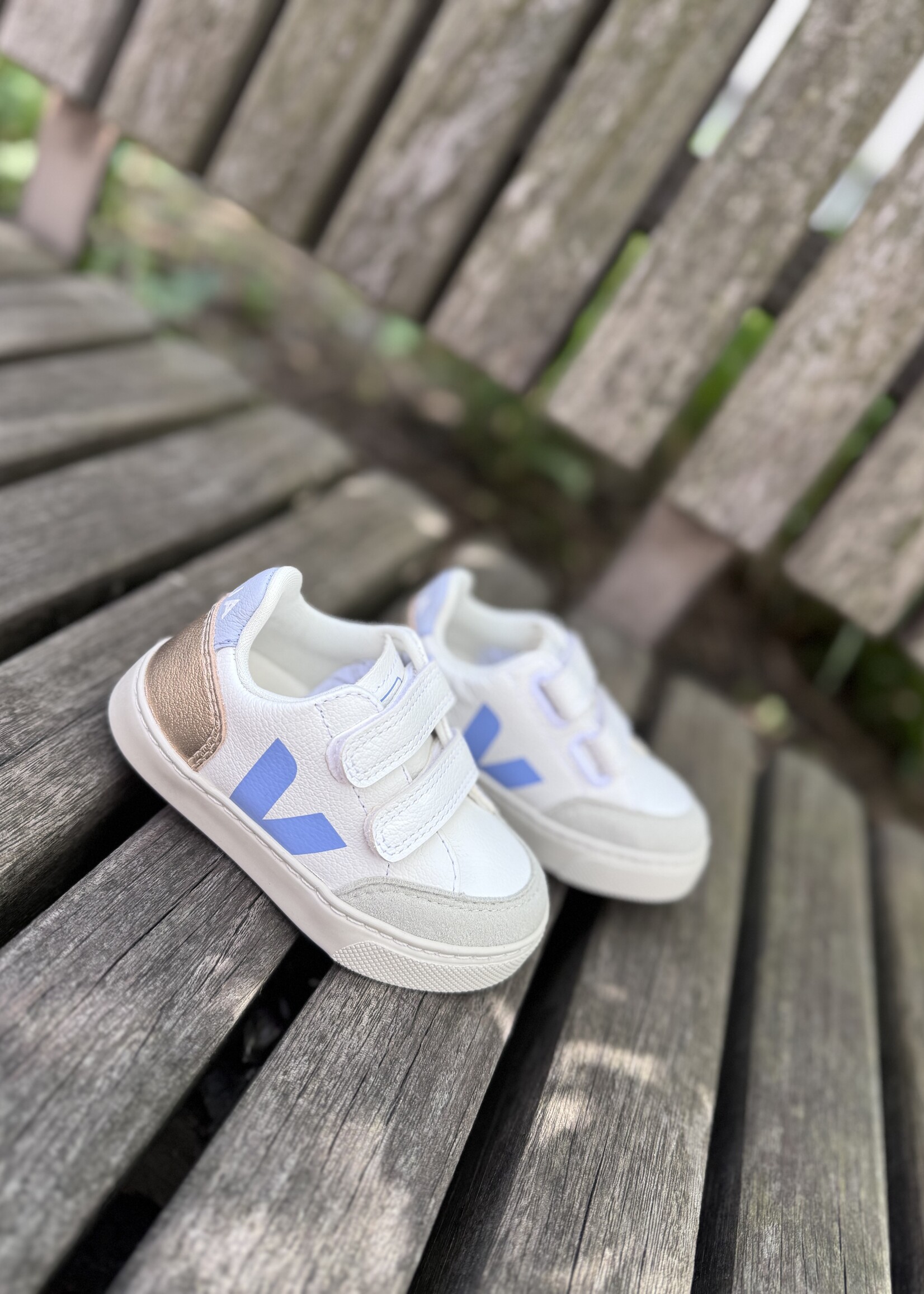 VEJA small V-12 white multi olympe