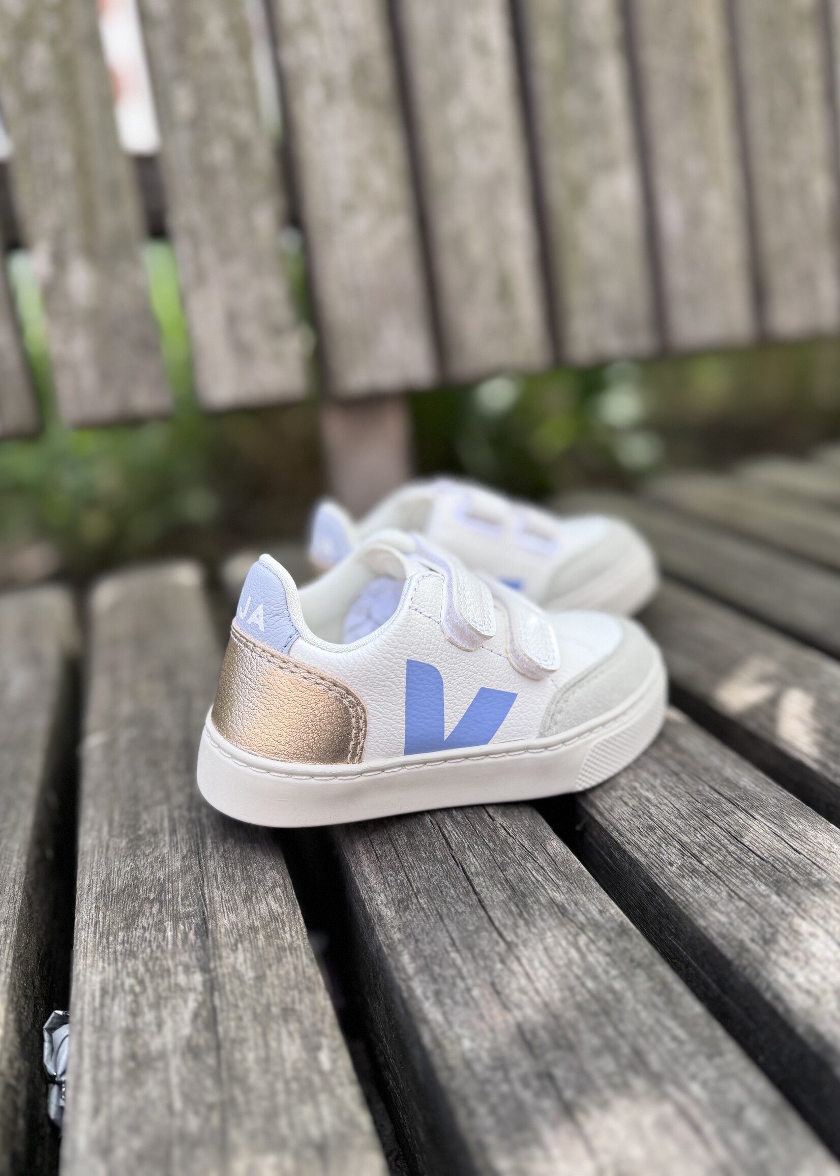 VEJA small V-12 white multi olympe