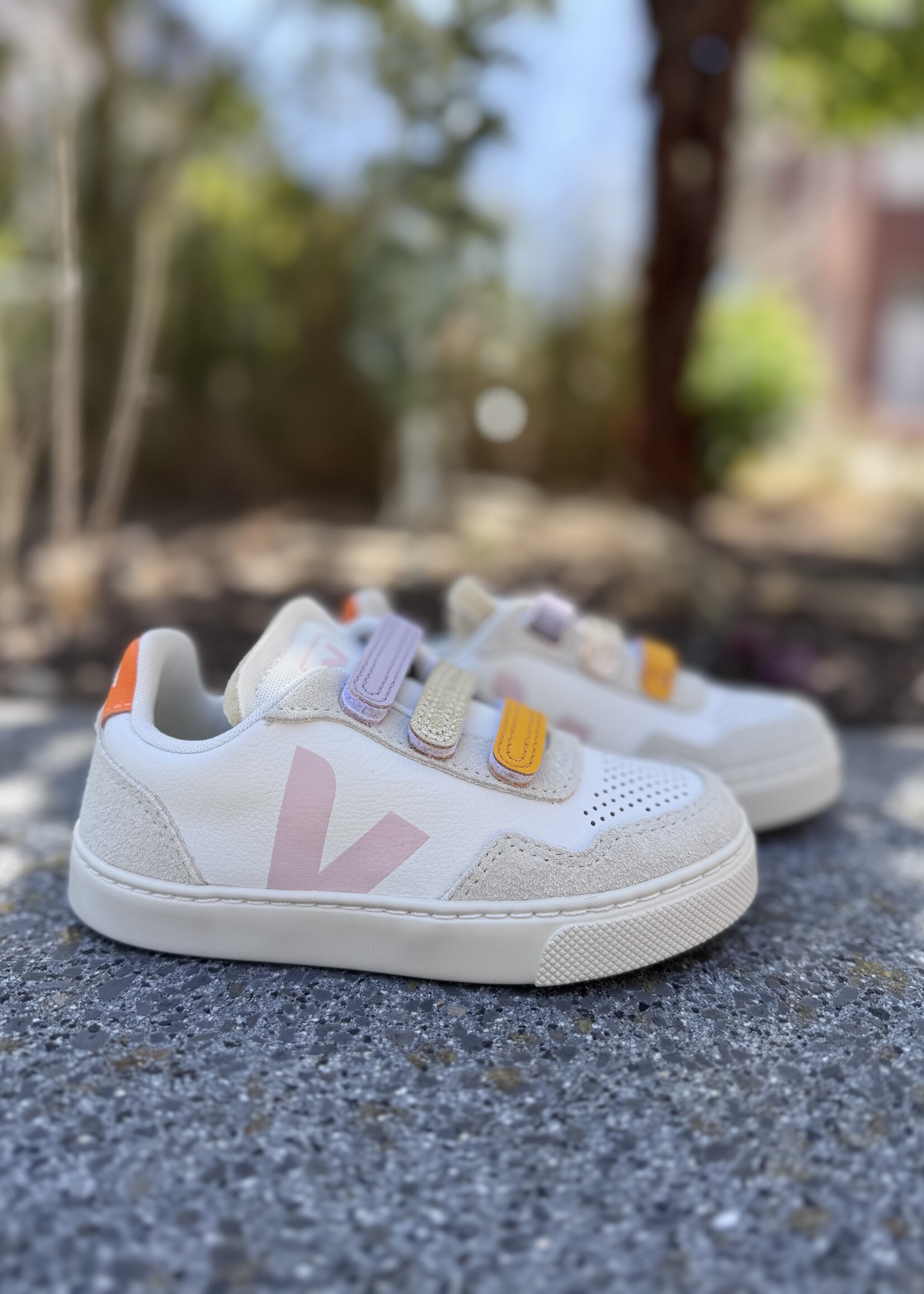 VEJA small V-90  multico white petale