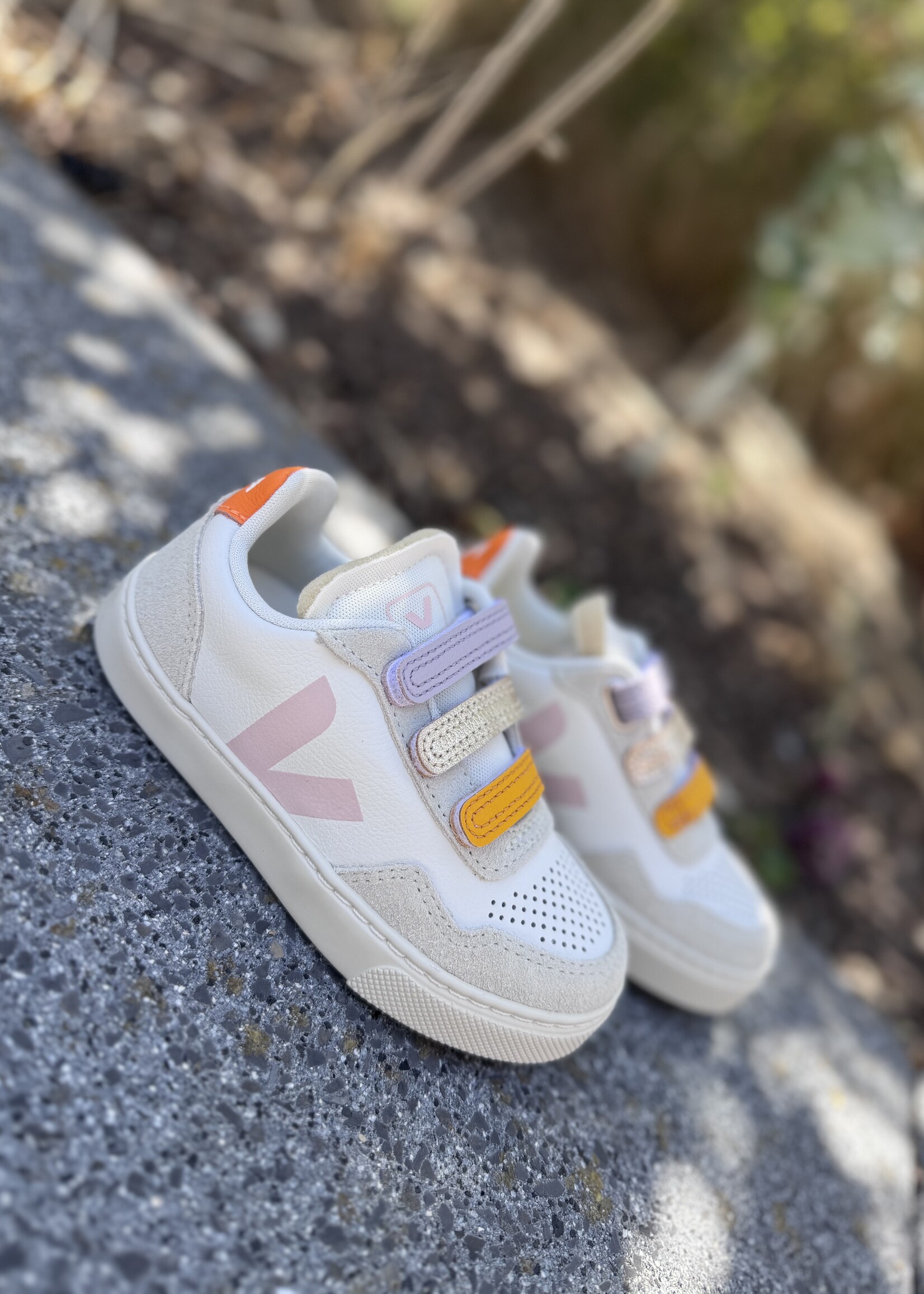 VEJA small V-90  multico white petale
