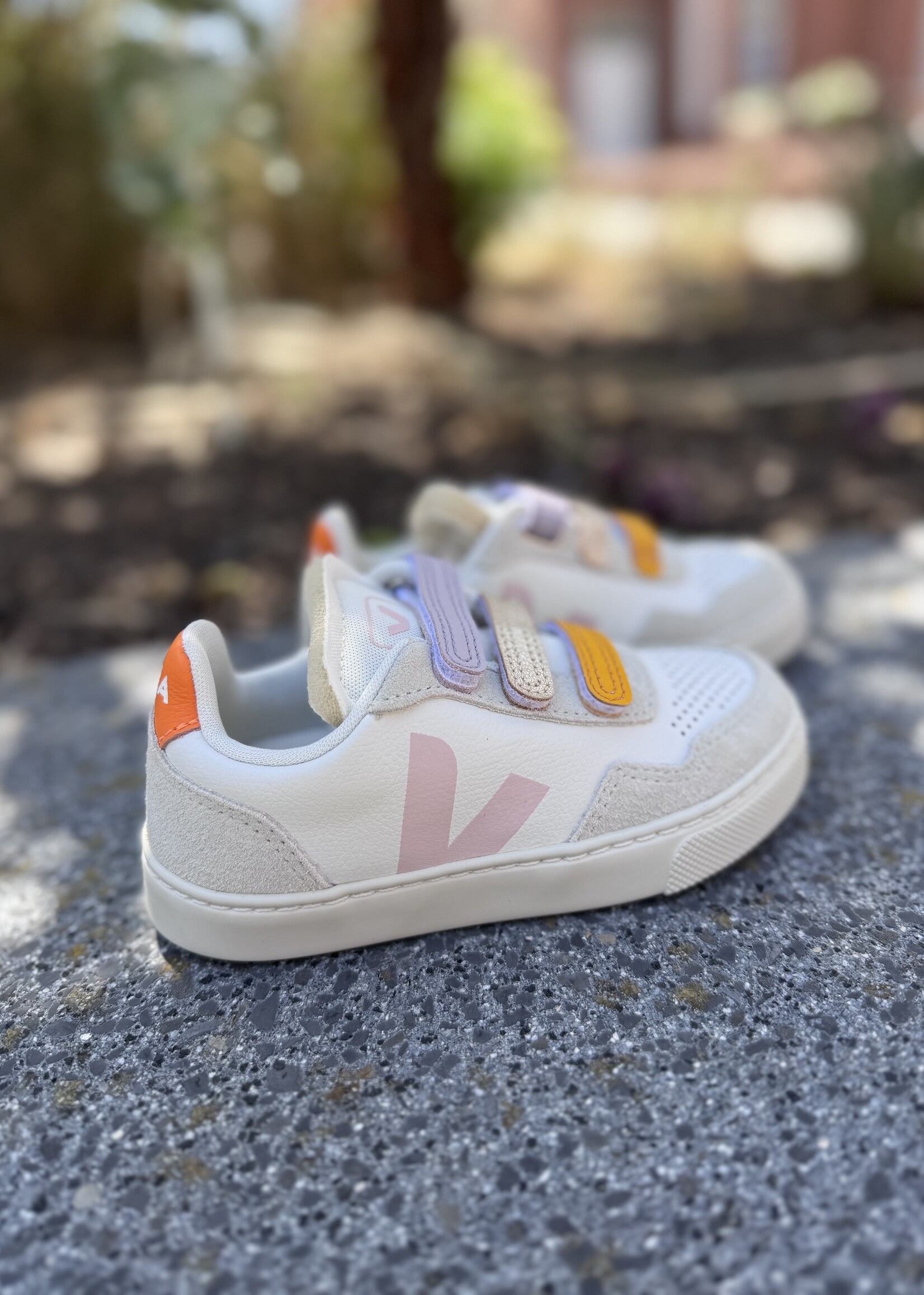 VEJA small V-90  multico white petale