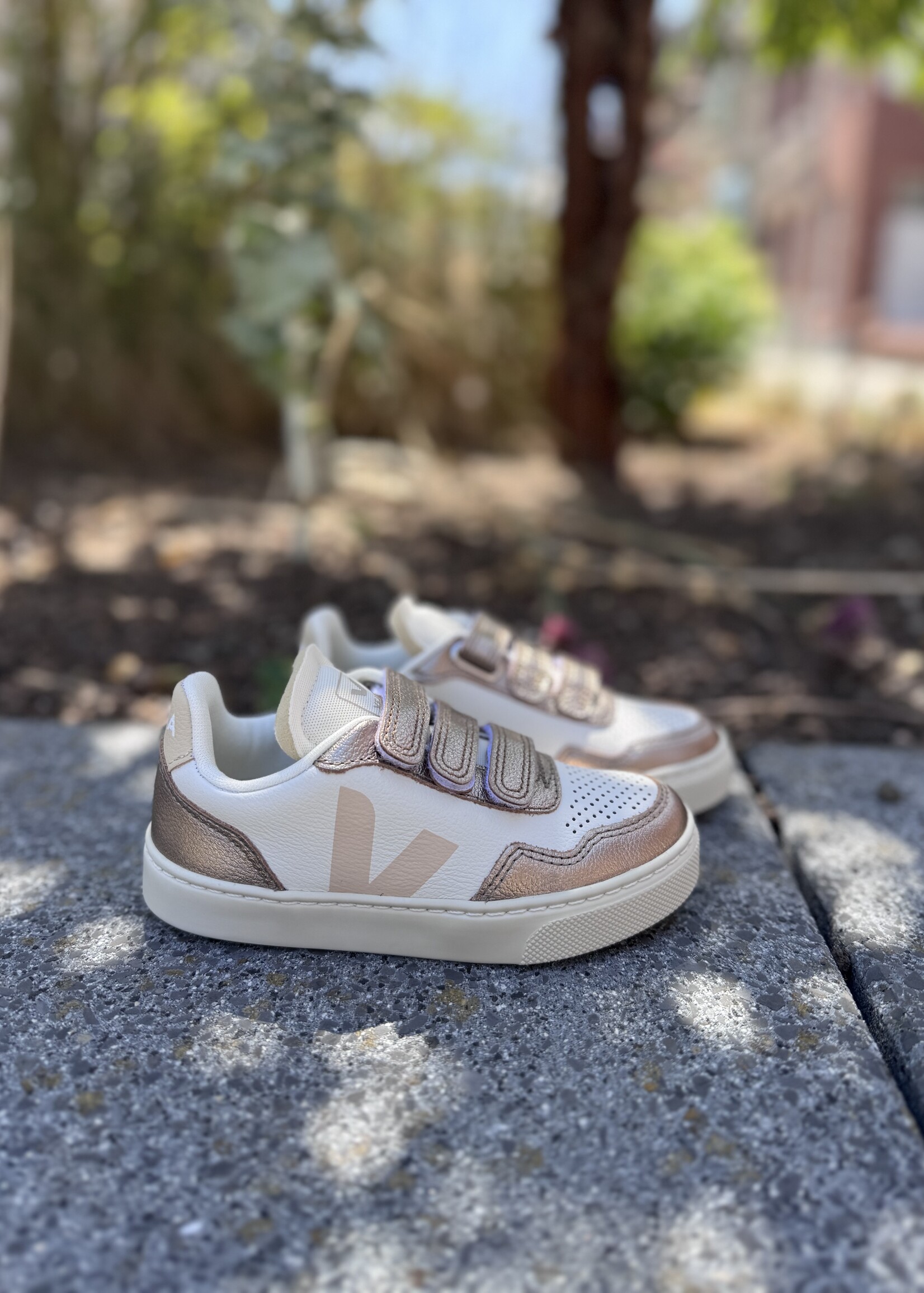 VEJA small V-90  white sable bronze