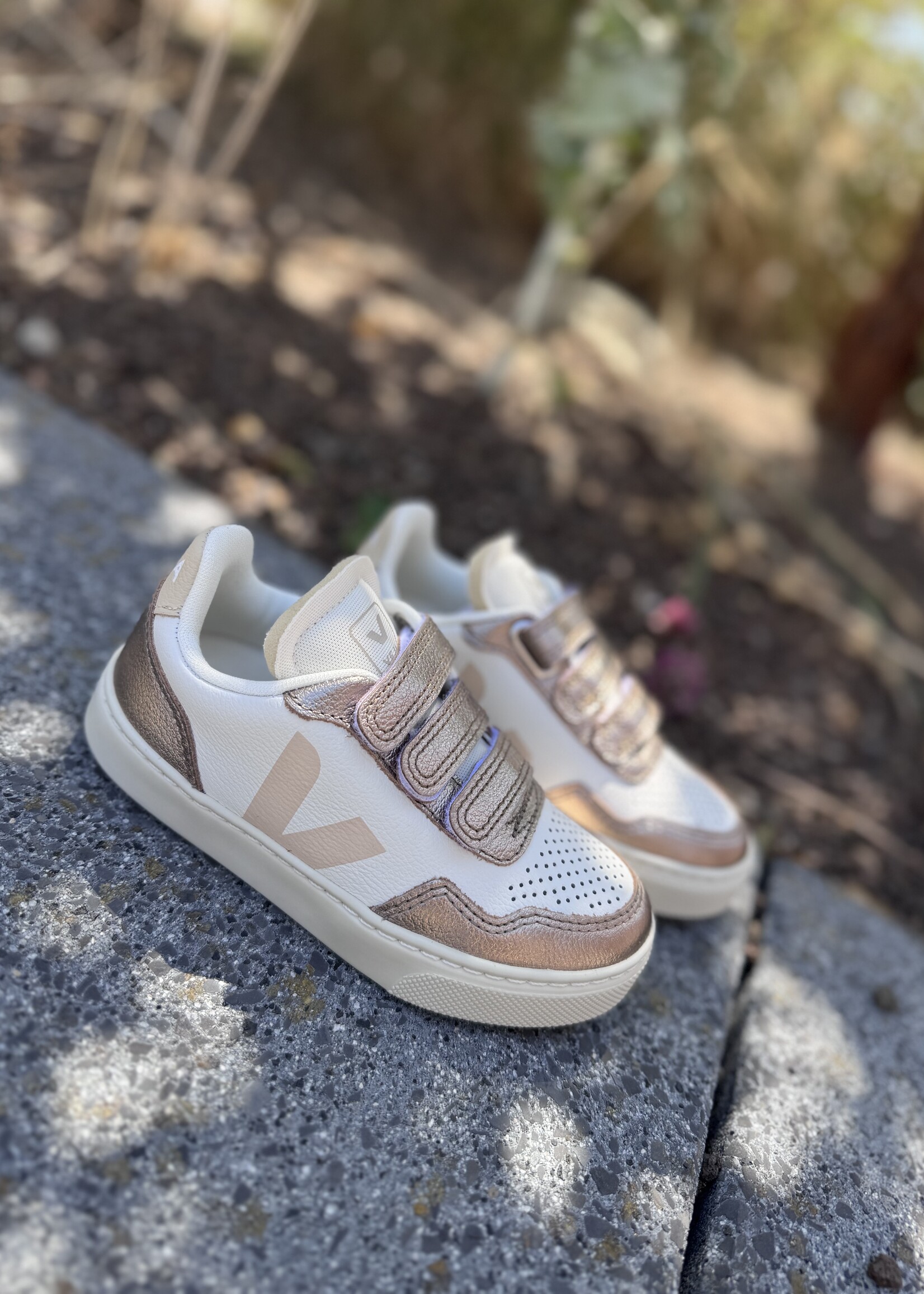 VEJA small V-90  white sable bronze