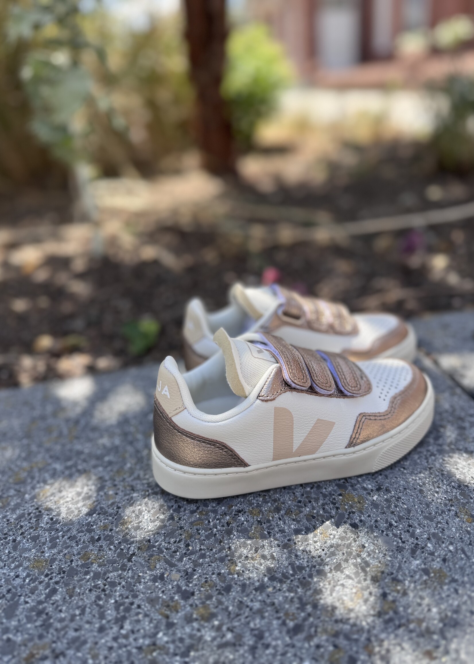 VEJA small V-90  white sable bronze