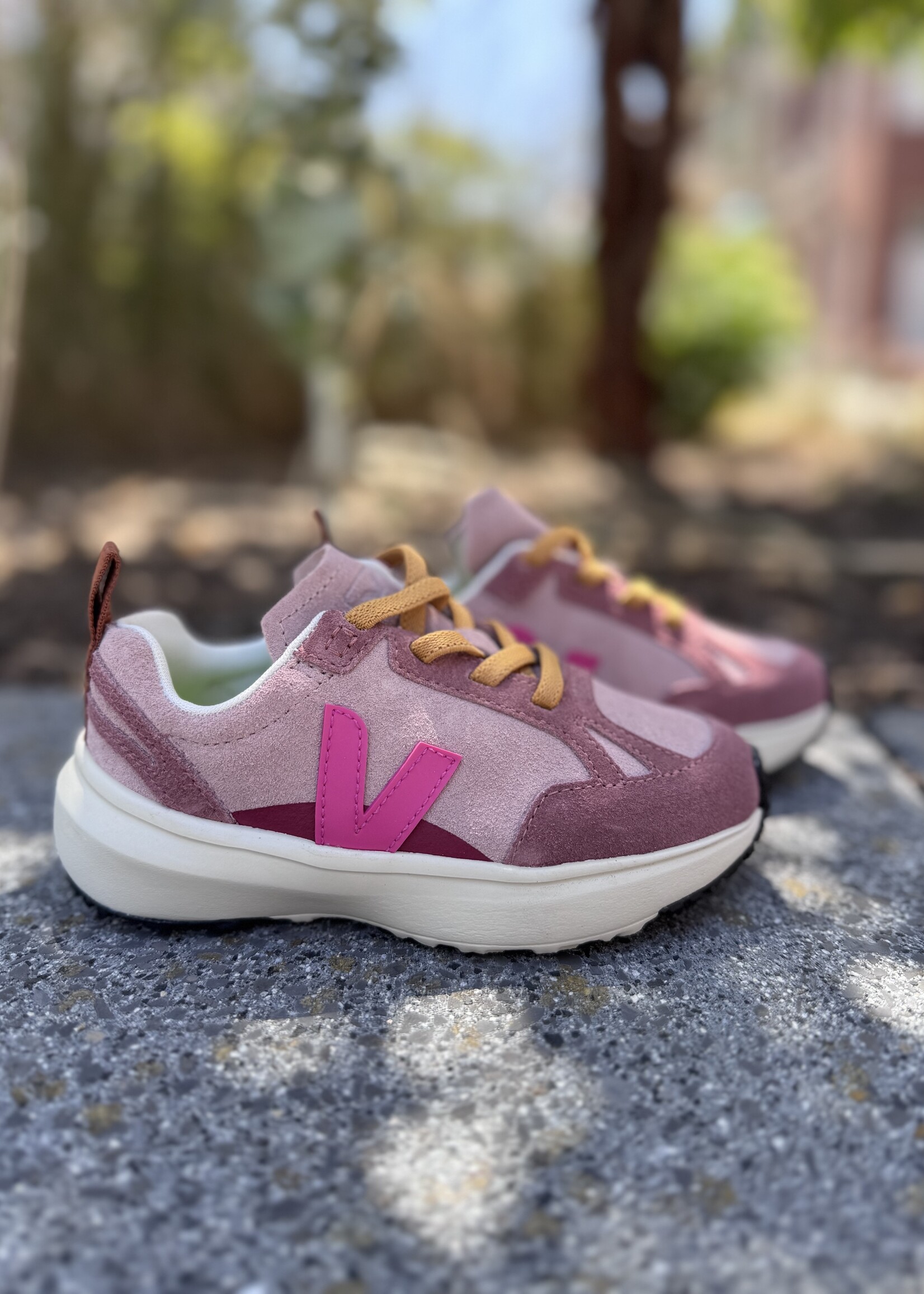 VEJA small canary light suede babe mia