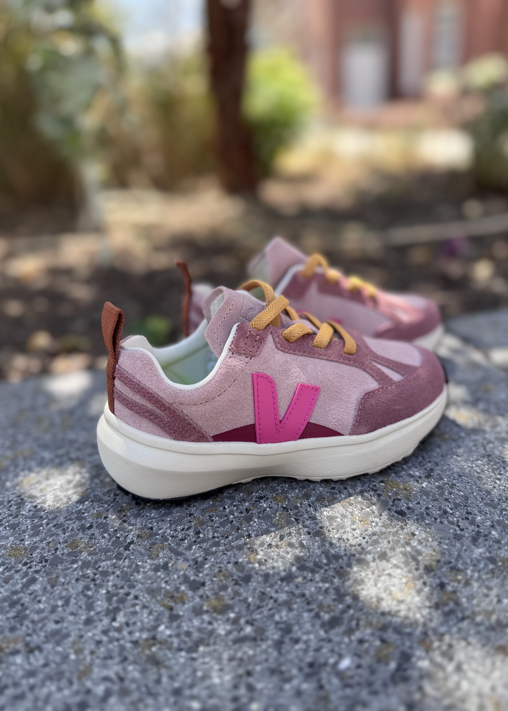 VEJA small canary light suede babe mia