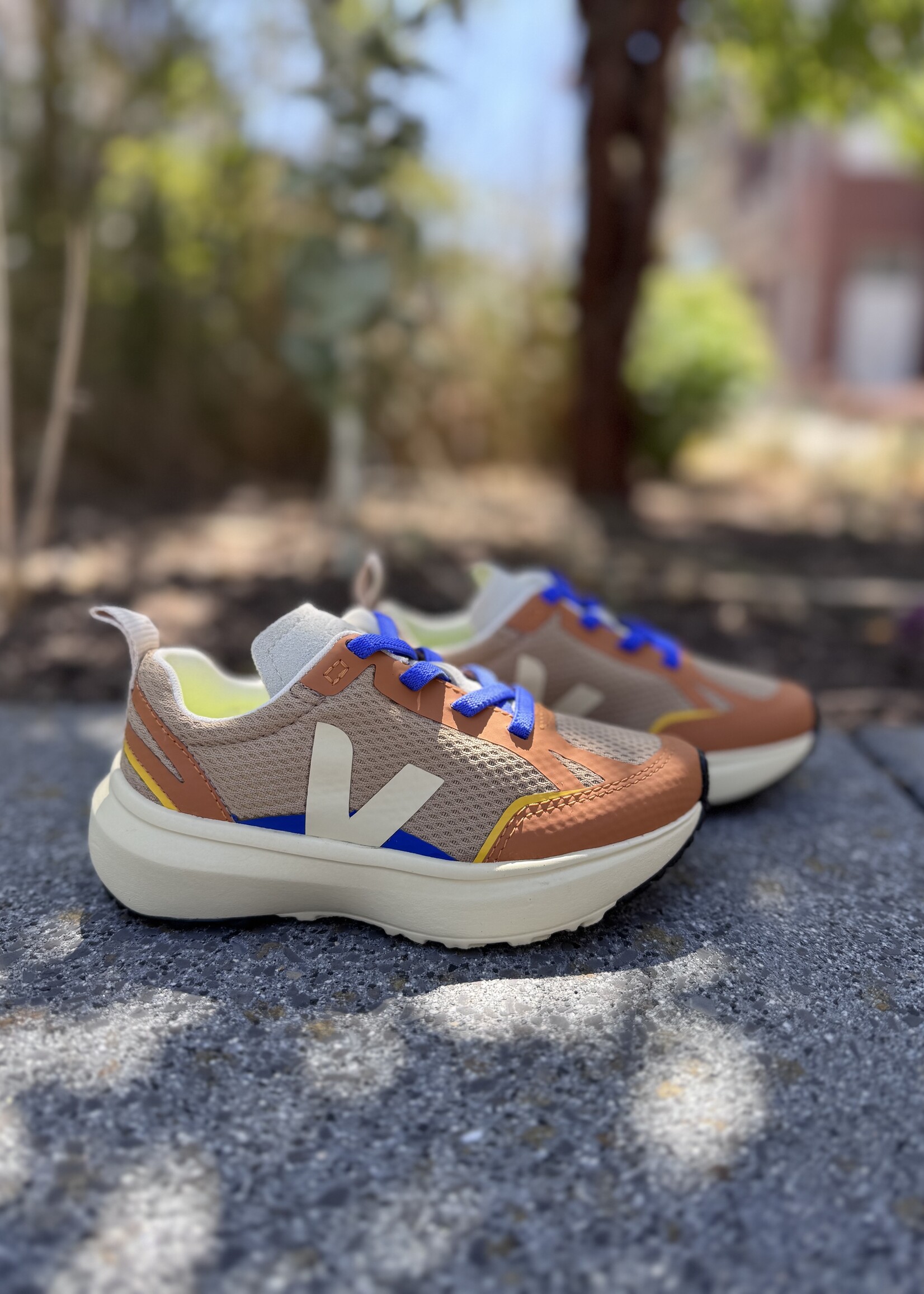VEJA small canary light alveomesh dune clacaire umber