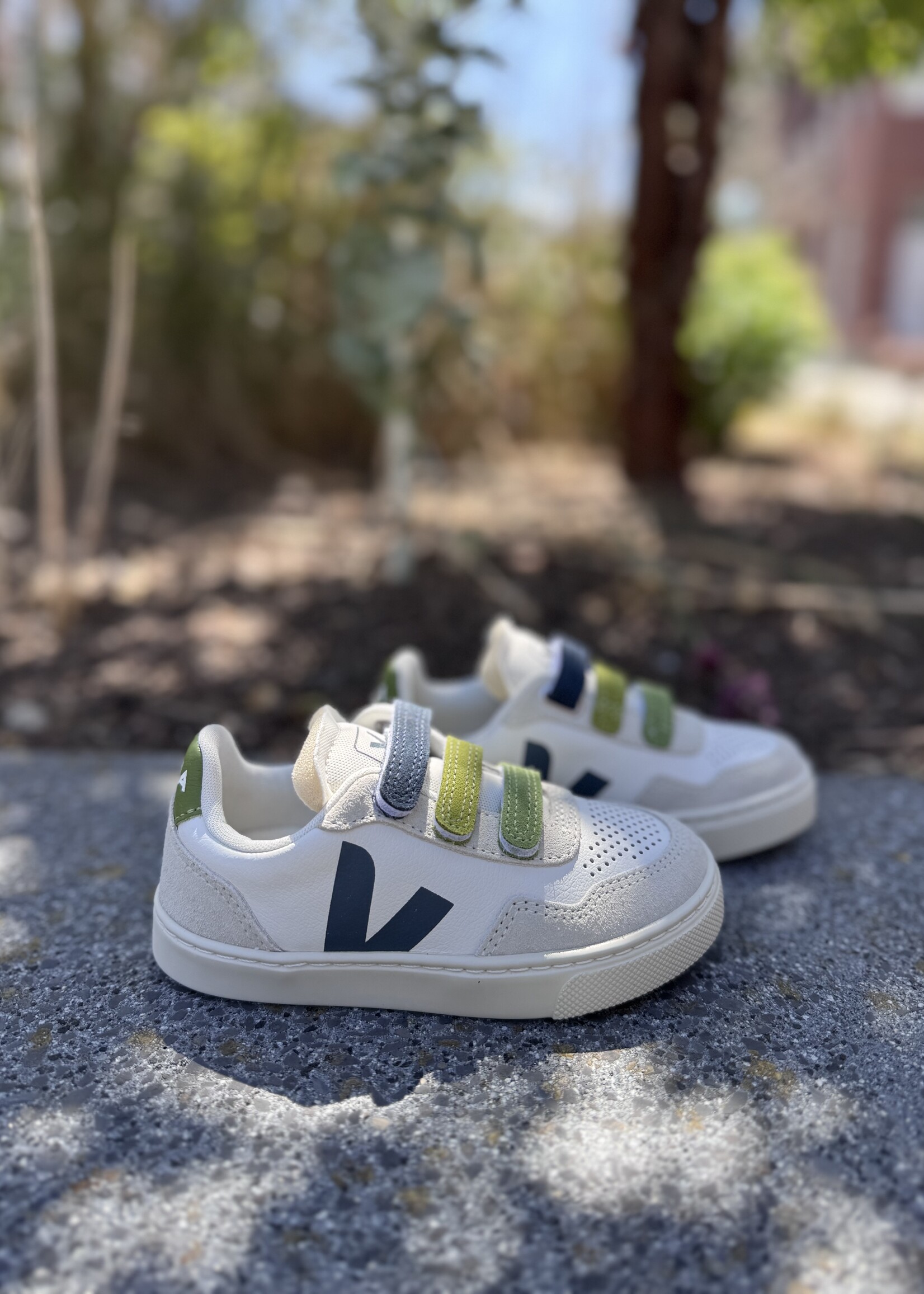 VEJA small V-90  multico white california