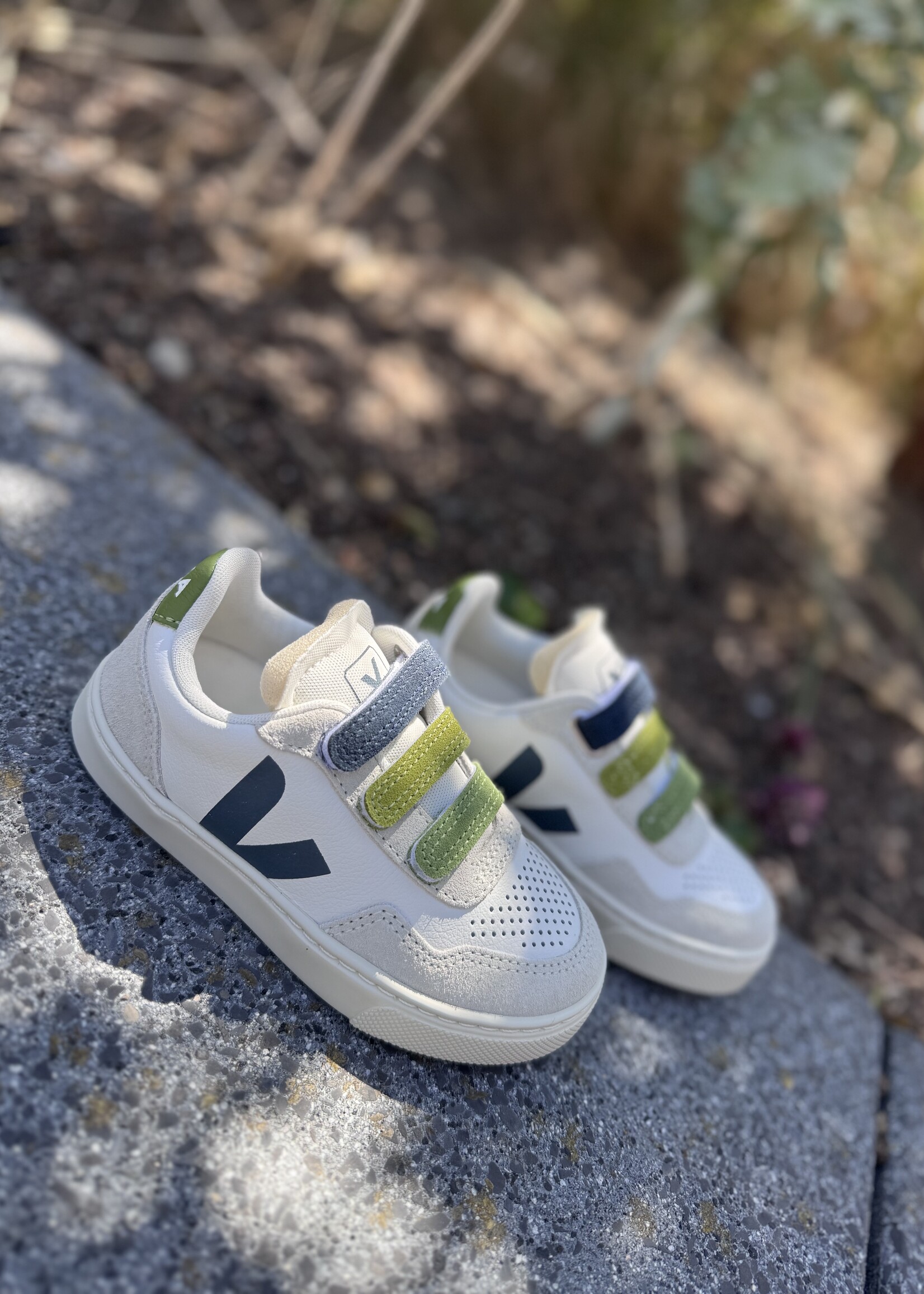 VEJA small V-90  multico white california
