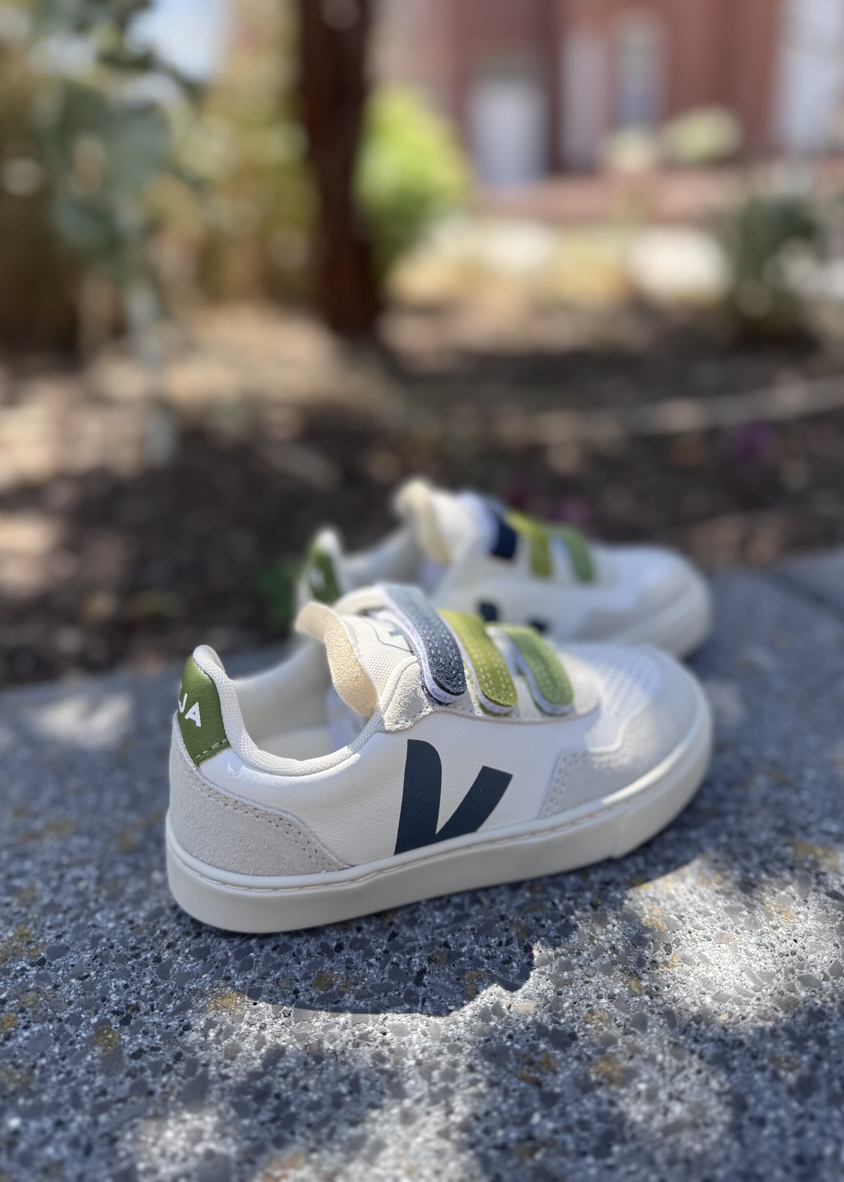 VEJA small V-90  multico white california