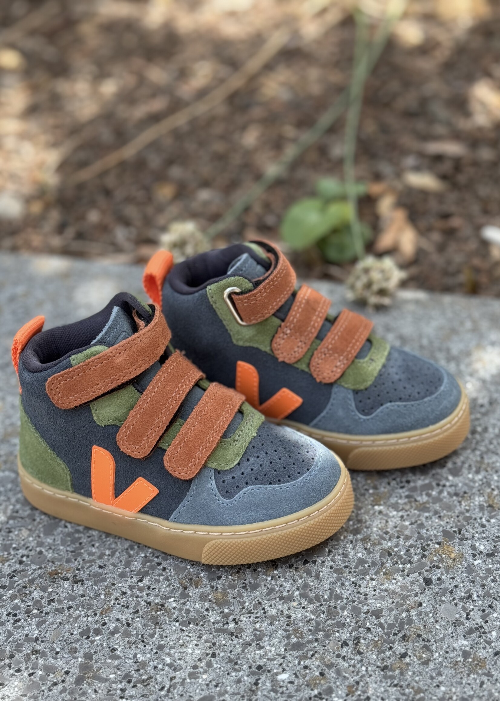 VEJA Small V-10 nautico fury natural