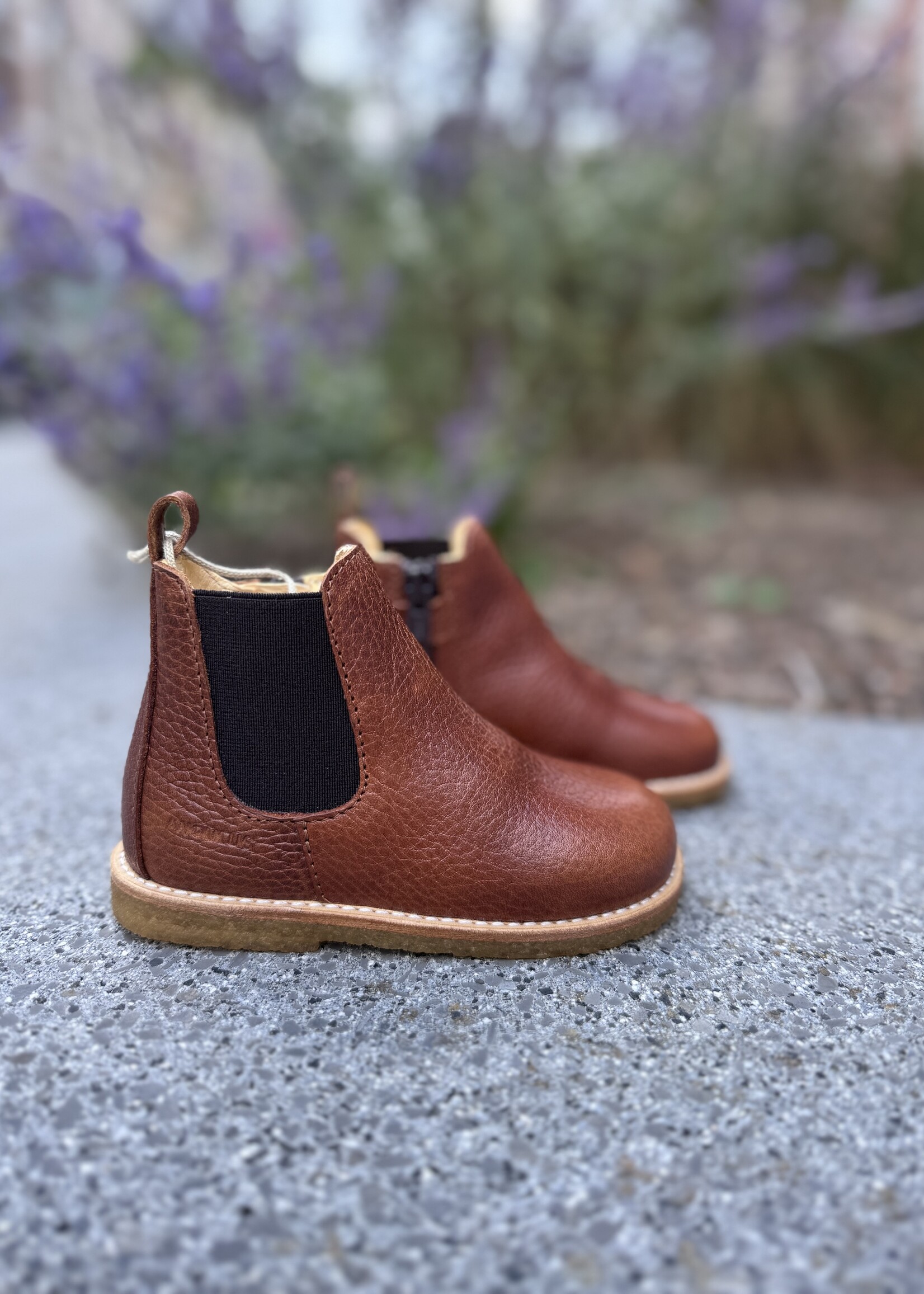 Angulus 6025-103 classic chelsea boot with elastic & zipper cognac medium brown