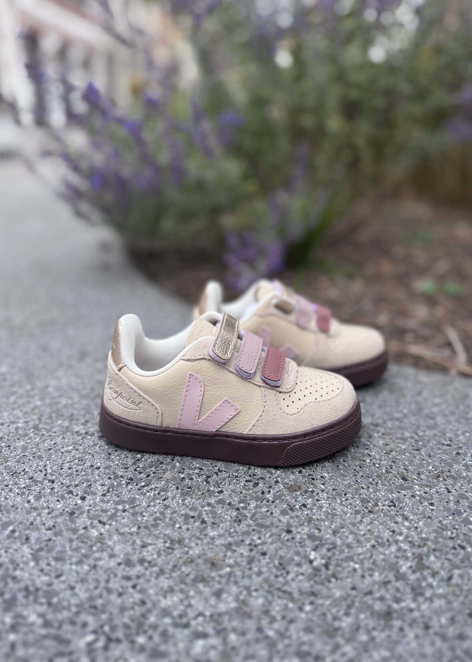 VEJA small v-10 veja x bonpoint leather