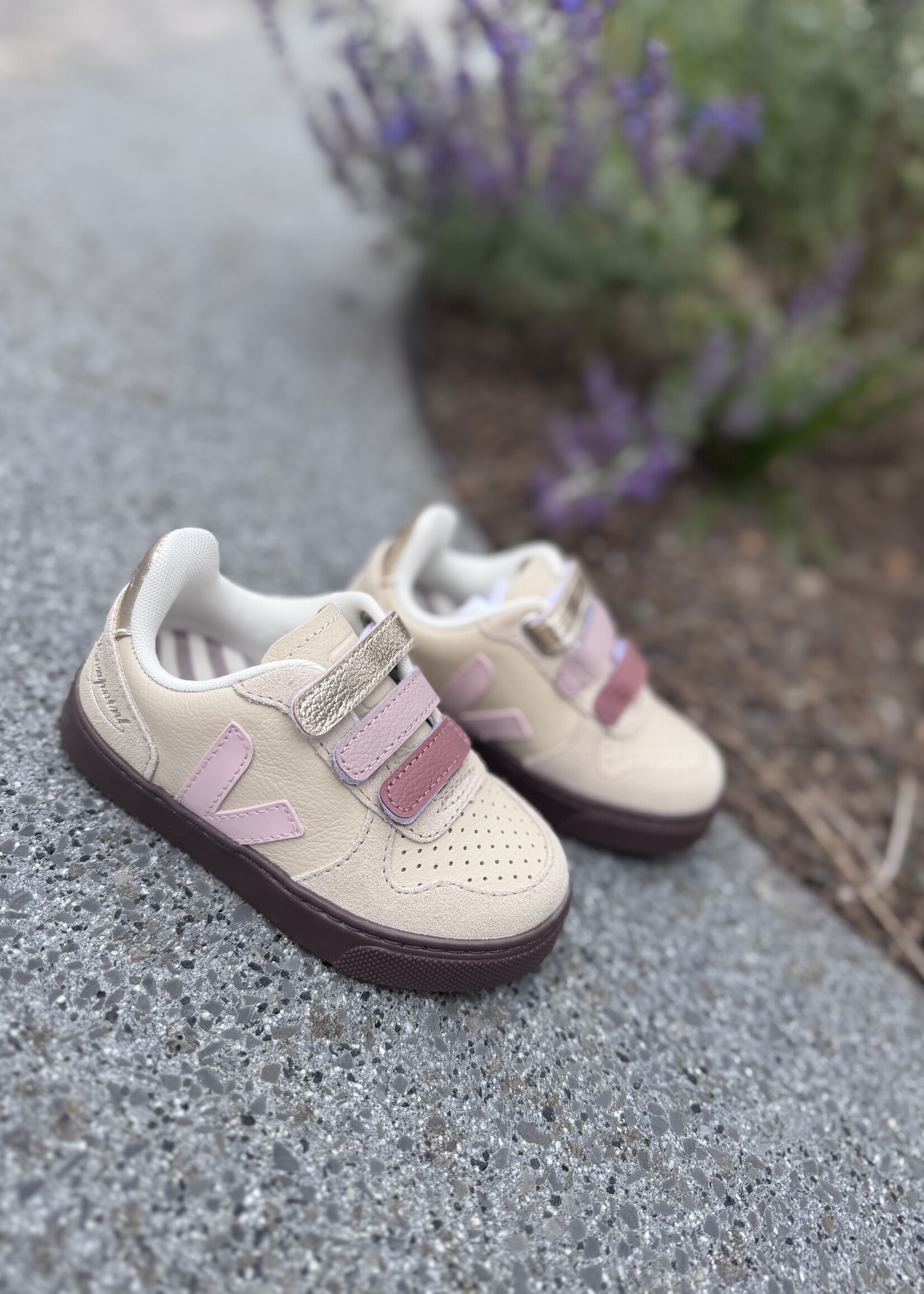 VEJA small v-10 veja x bonpoint leather