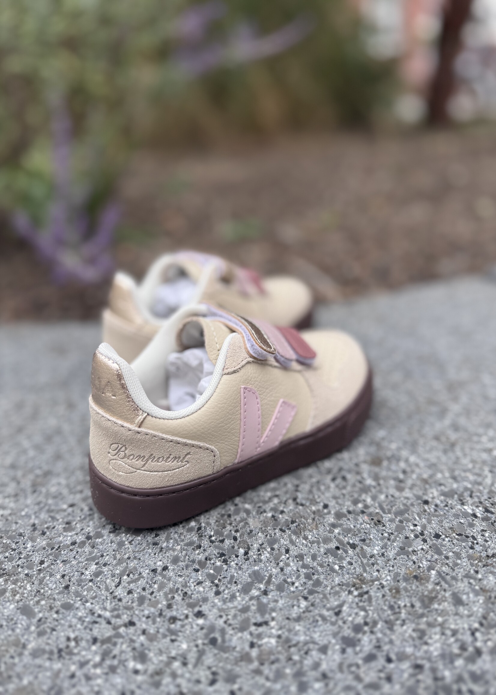VEJA small v-10 veja x bonpoint leather