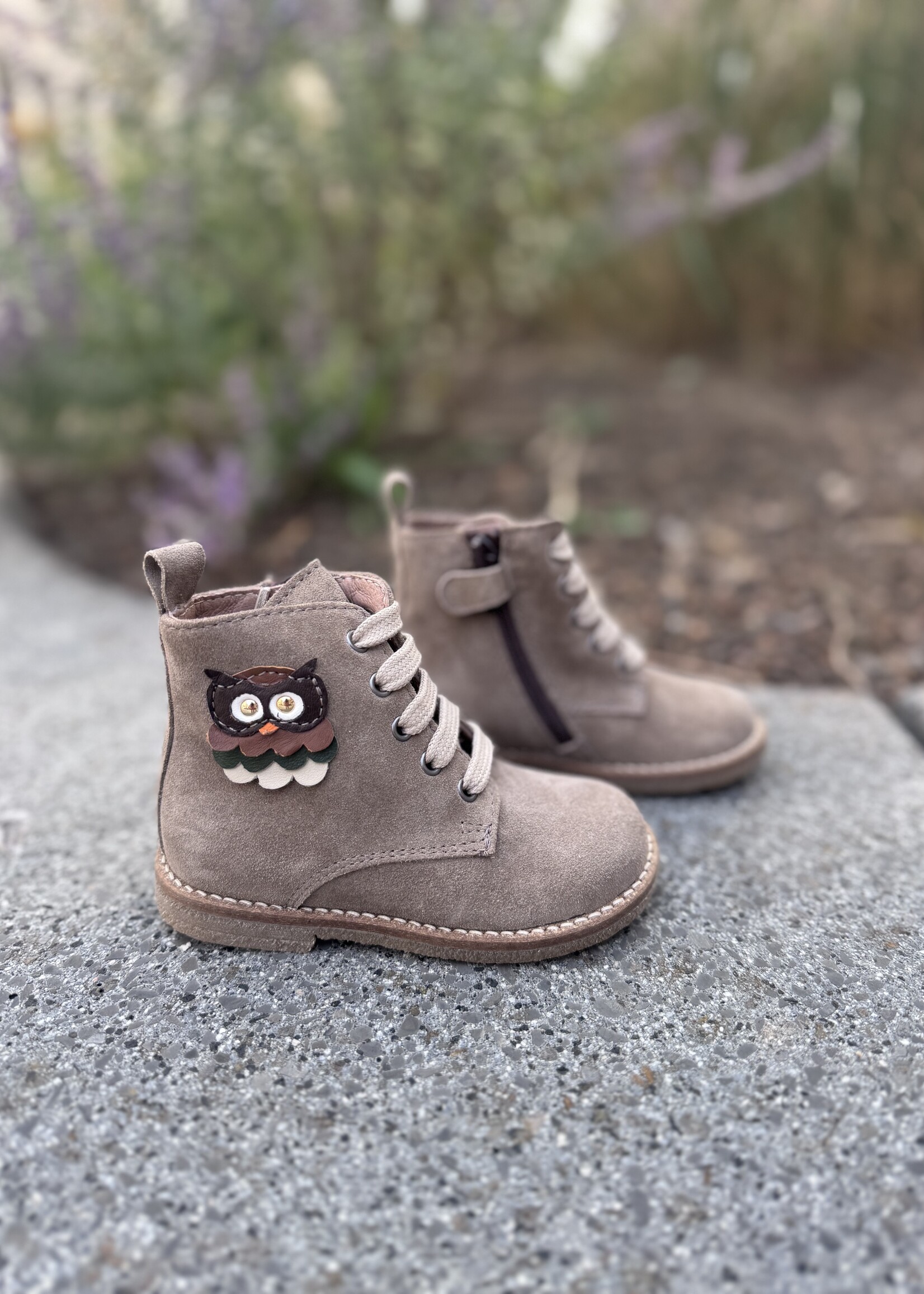 Bana & Co enkellaarsje velour tortora