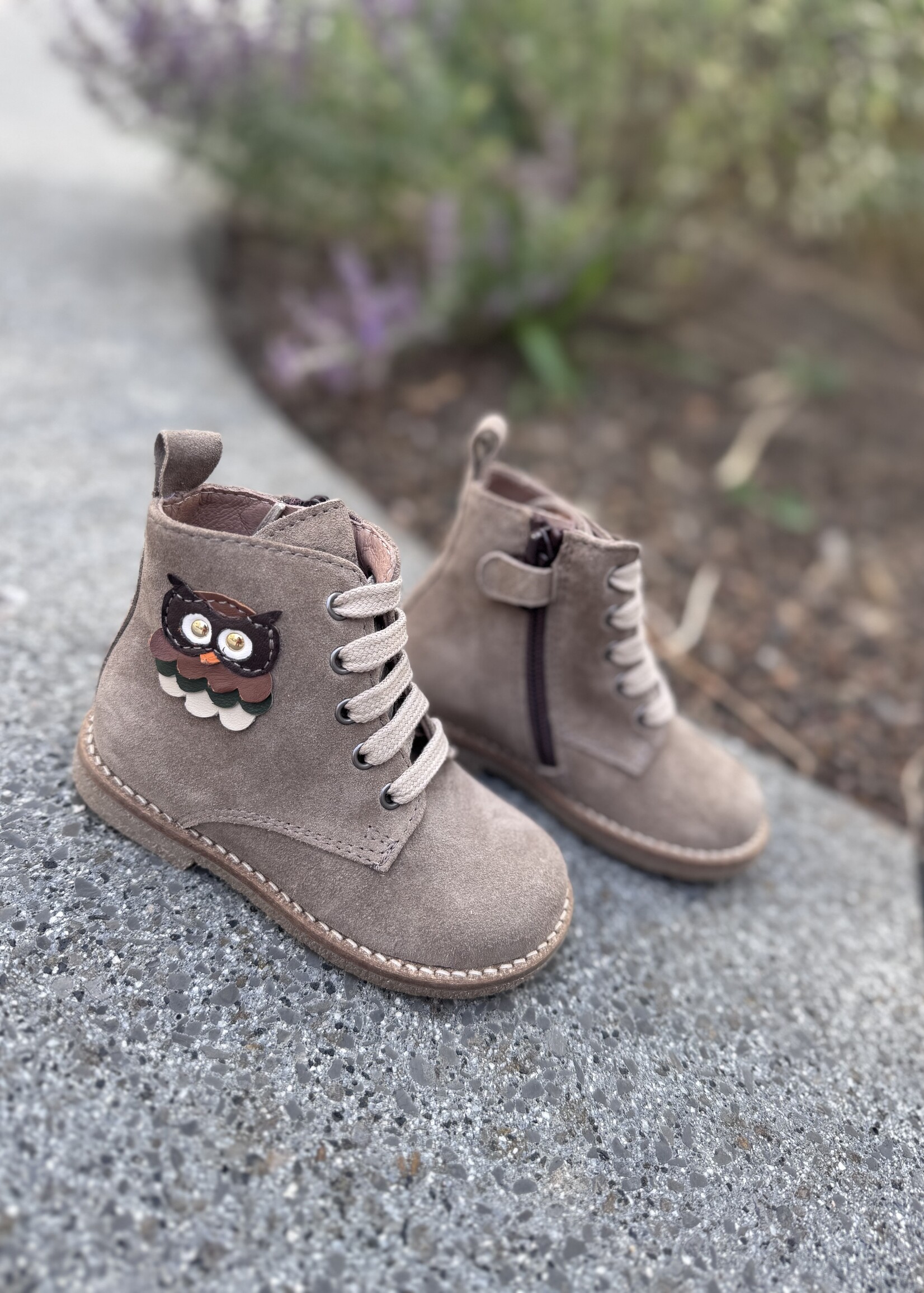 Bana & Co enkellaarsje velour tortora