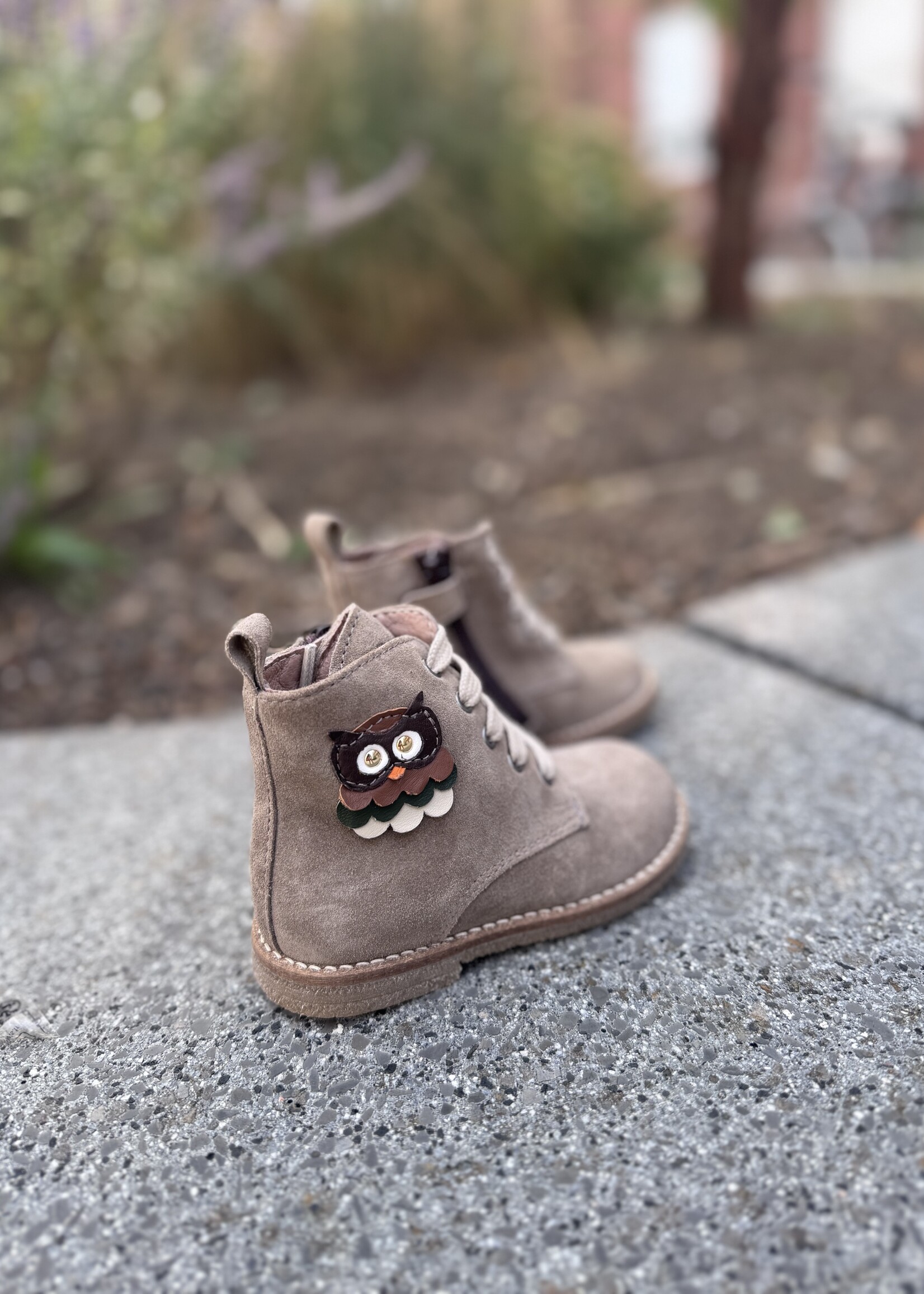 Bana & Co enkellaarsje velour tortora