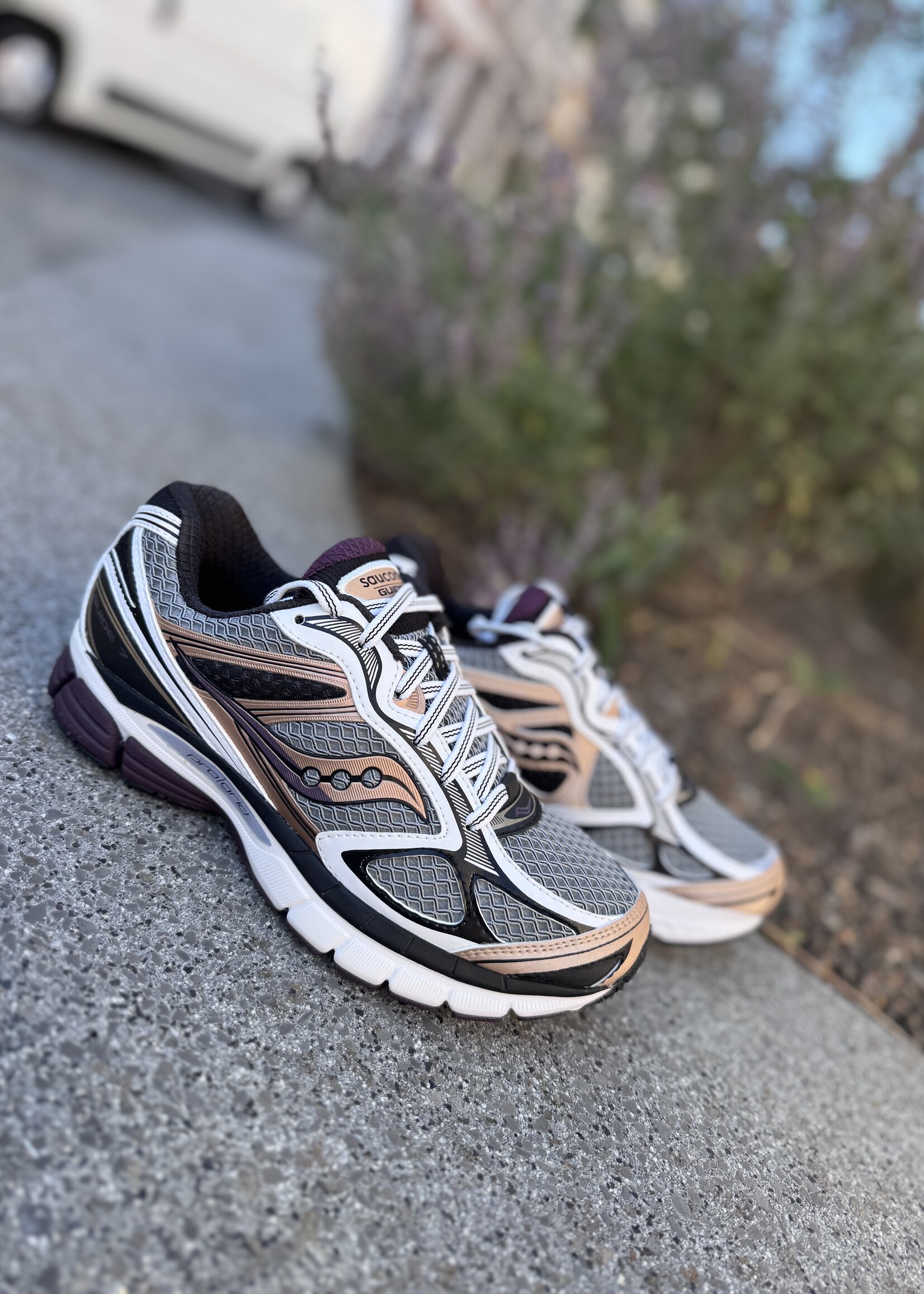 Saucony progrid guide 7 white/bronze
