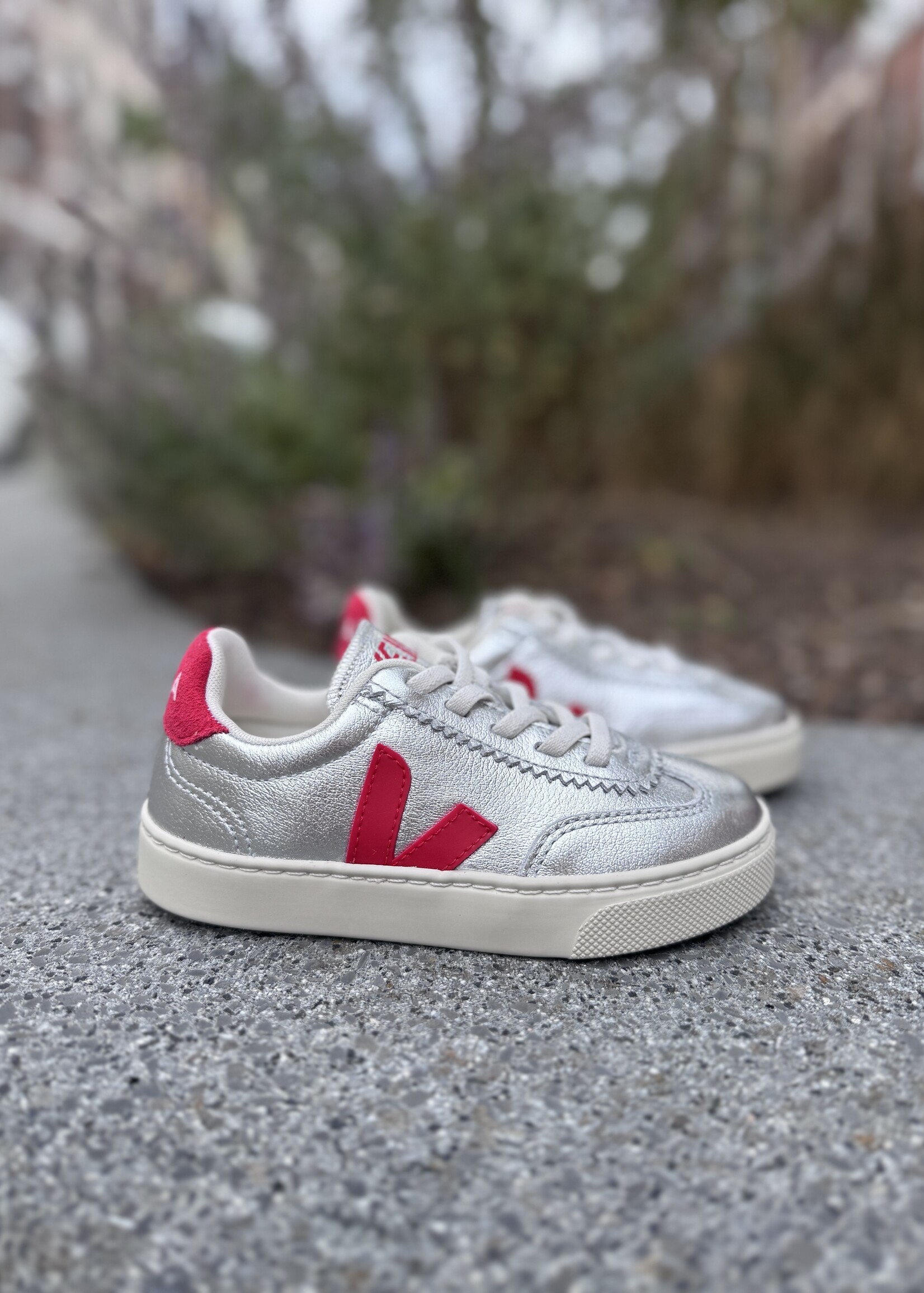 VEJA small volley silver pekin