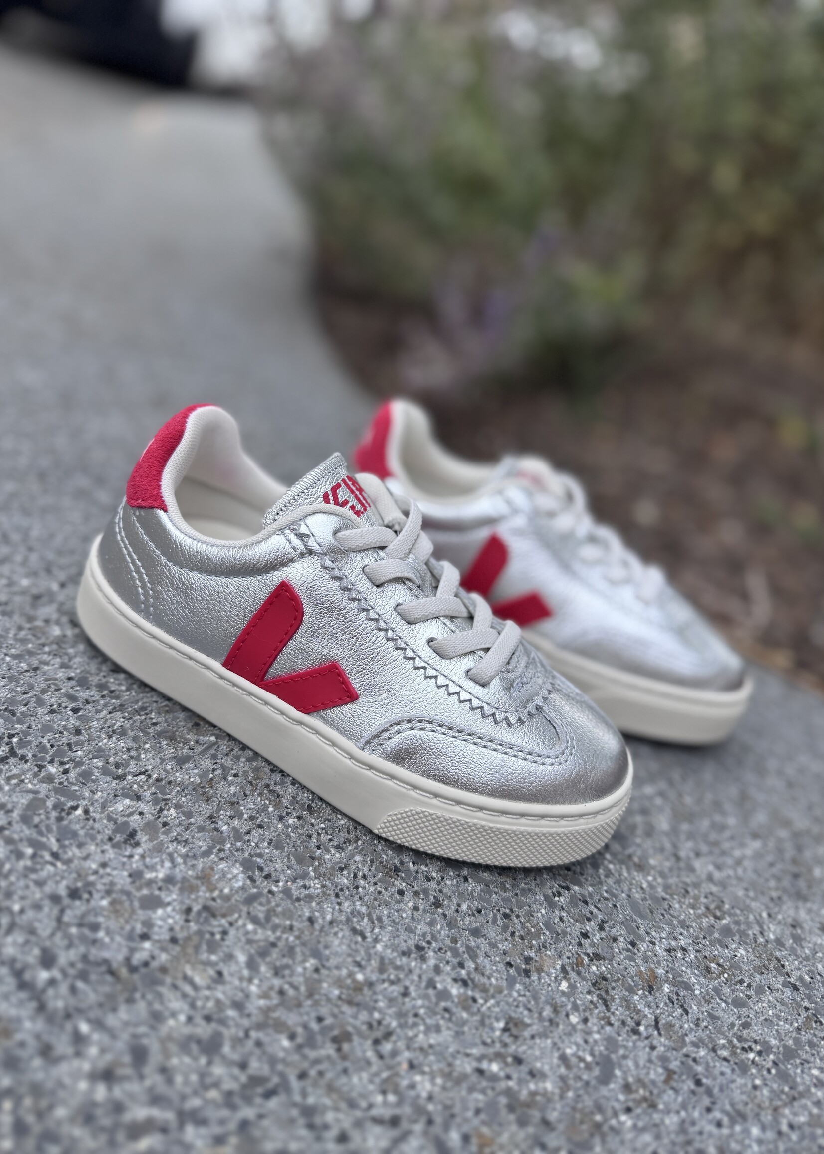VEJA small volley silver pekin