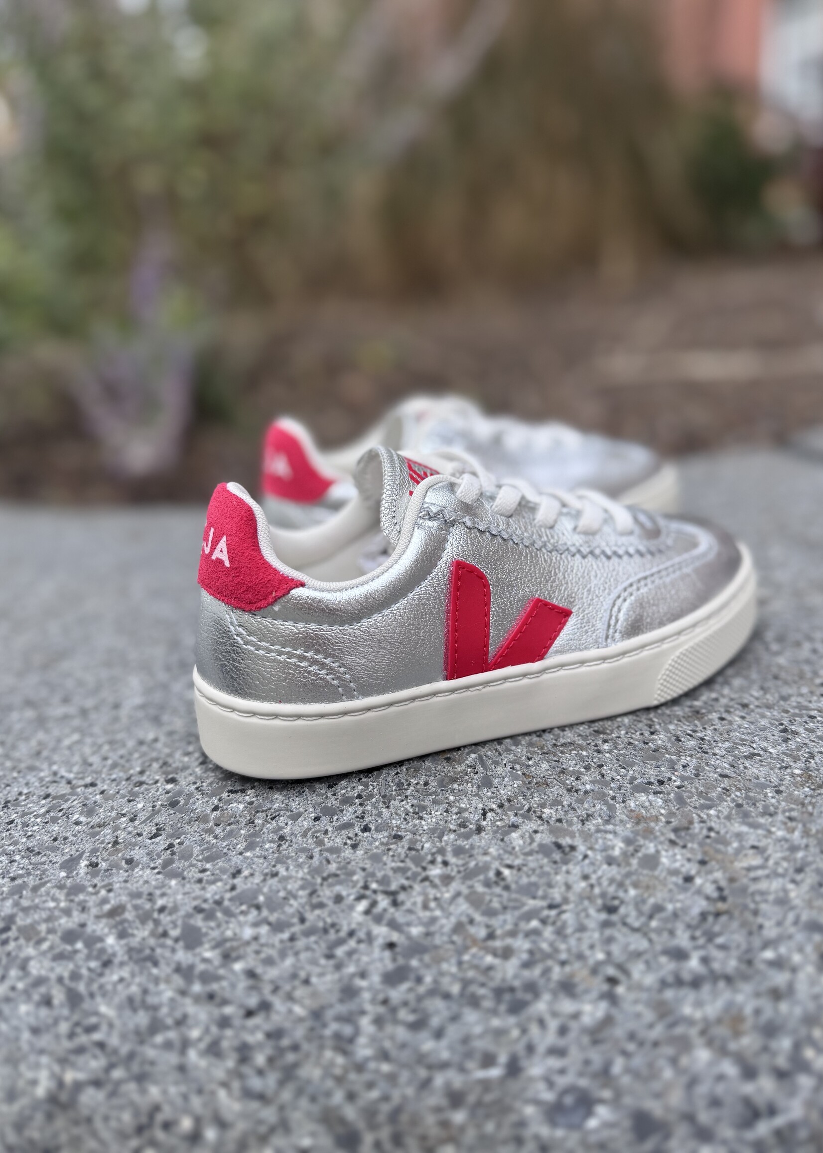 VEJA small volley silver pekin