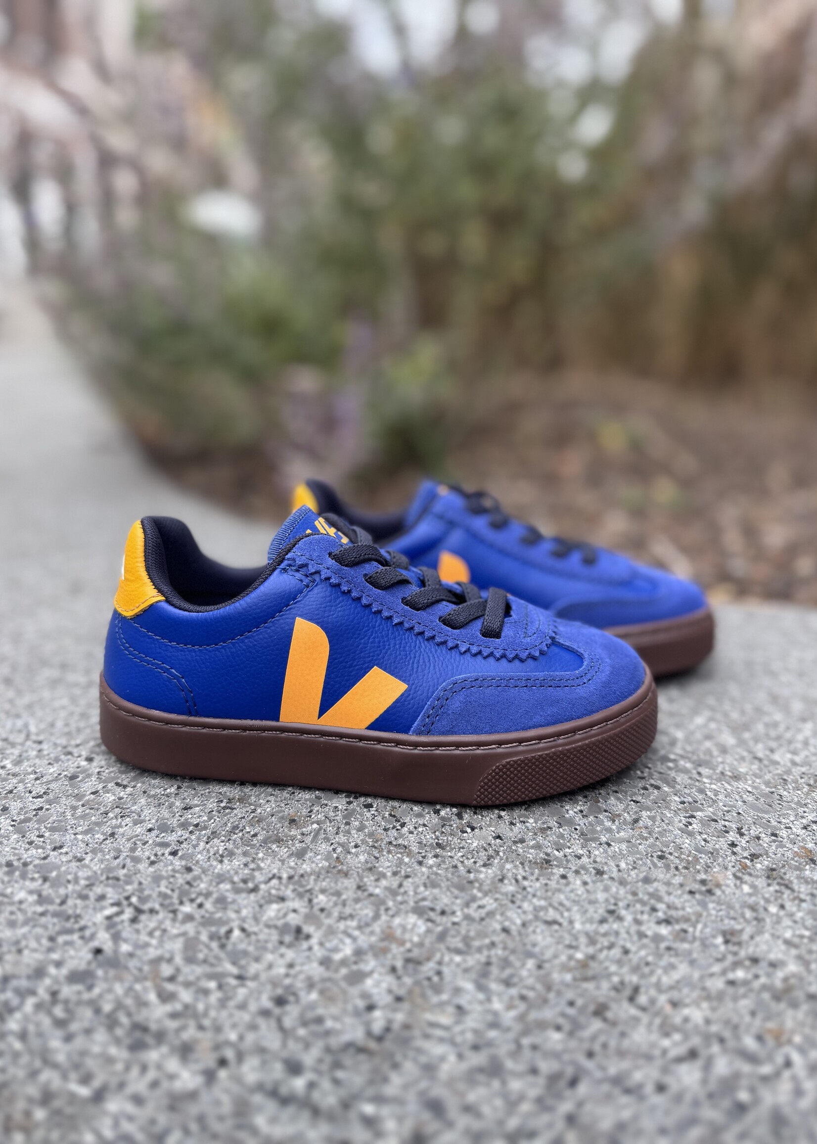 VEJA small volley atlantic ouro bark