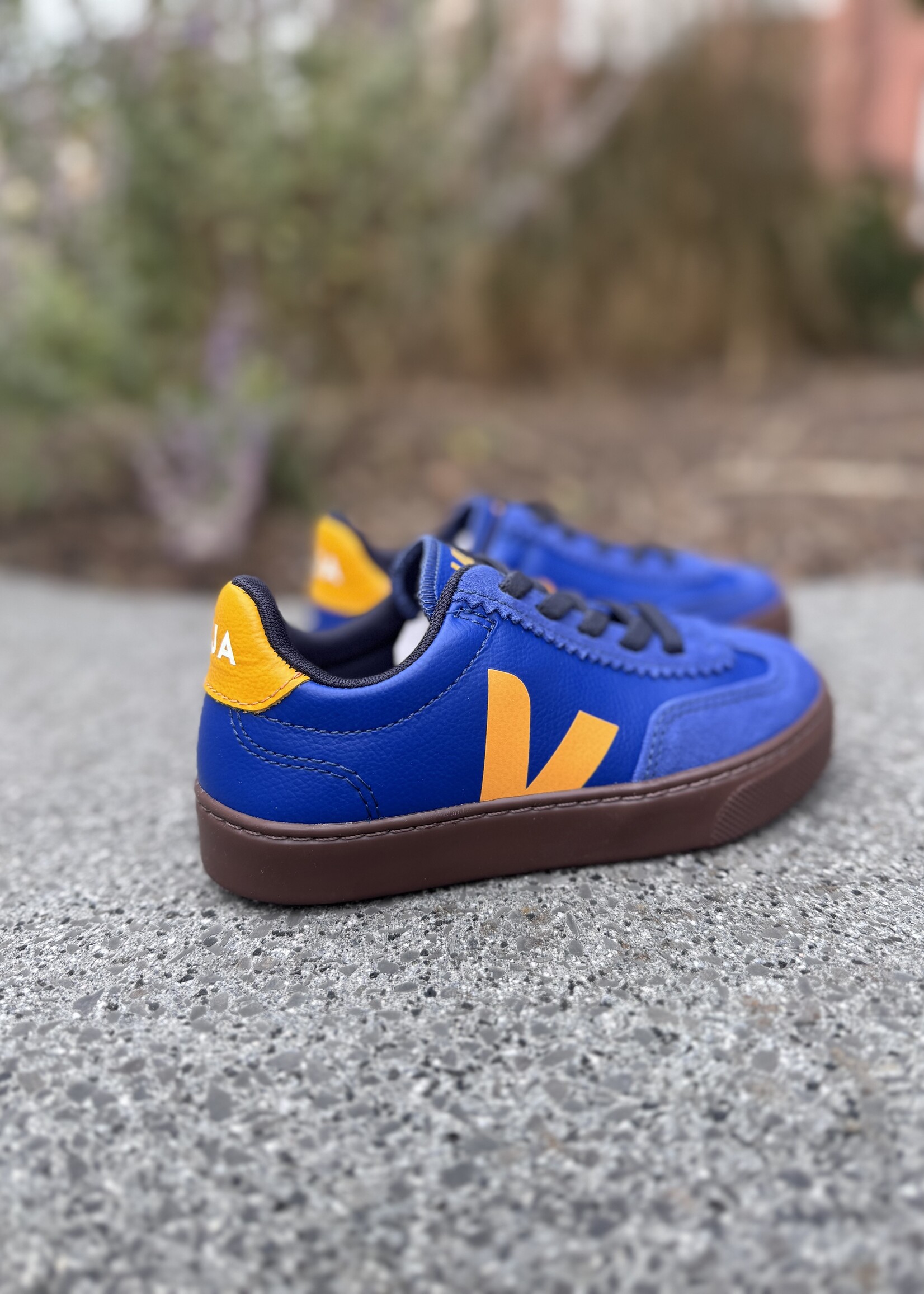 VEJA small volley atlantic ouro bark