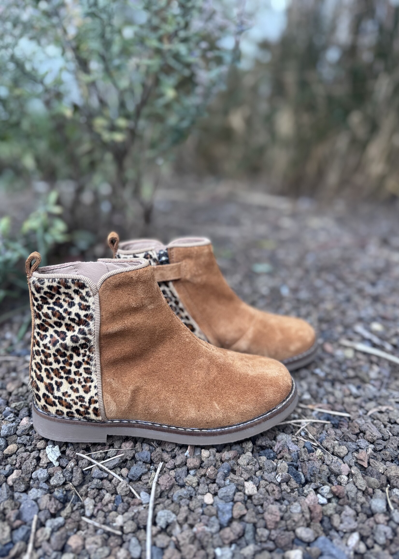 Pom d'api trip back velours oily caramel leo fauve