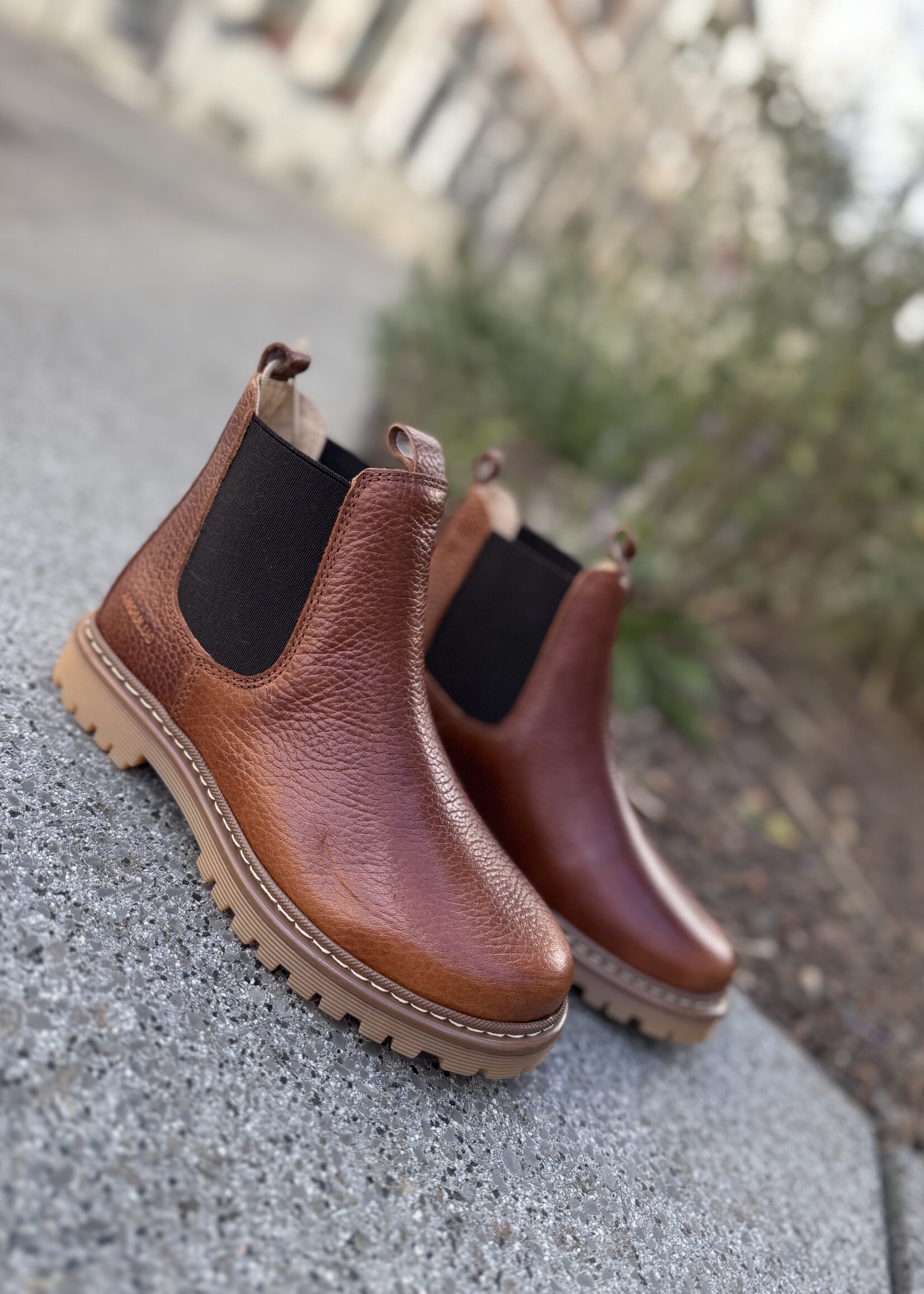Angulus 2192-401 chunky chelsea boot medium brown