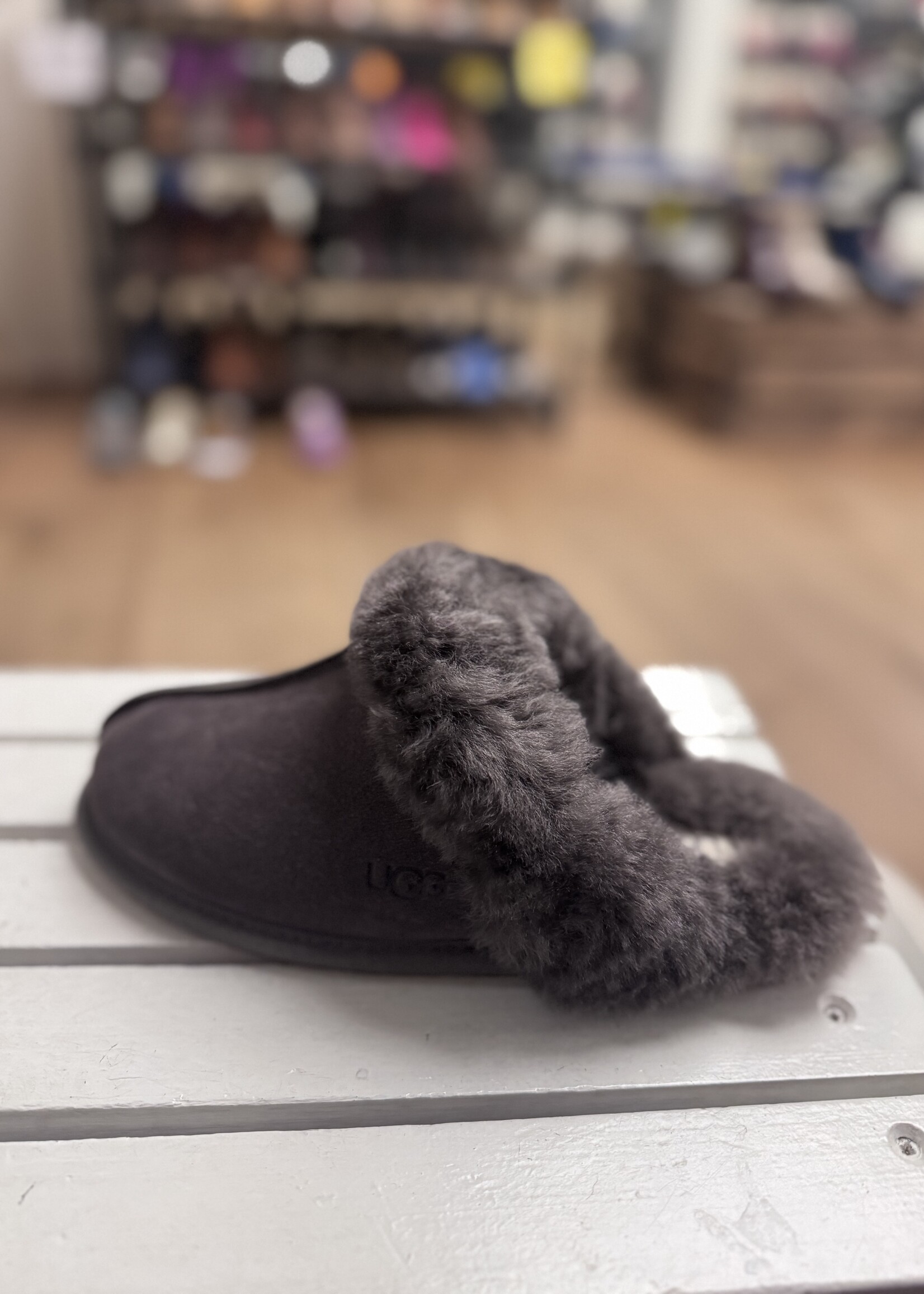 UGG 1106872 scuffette II pantoffel thunder cloud