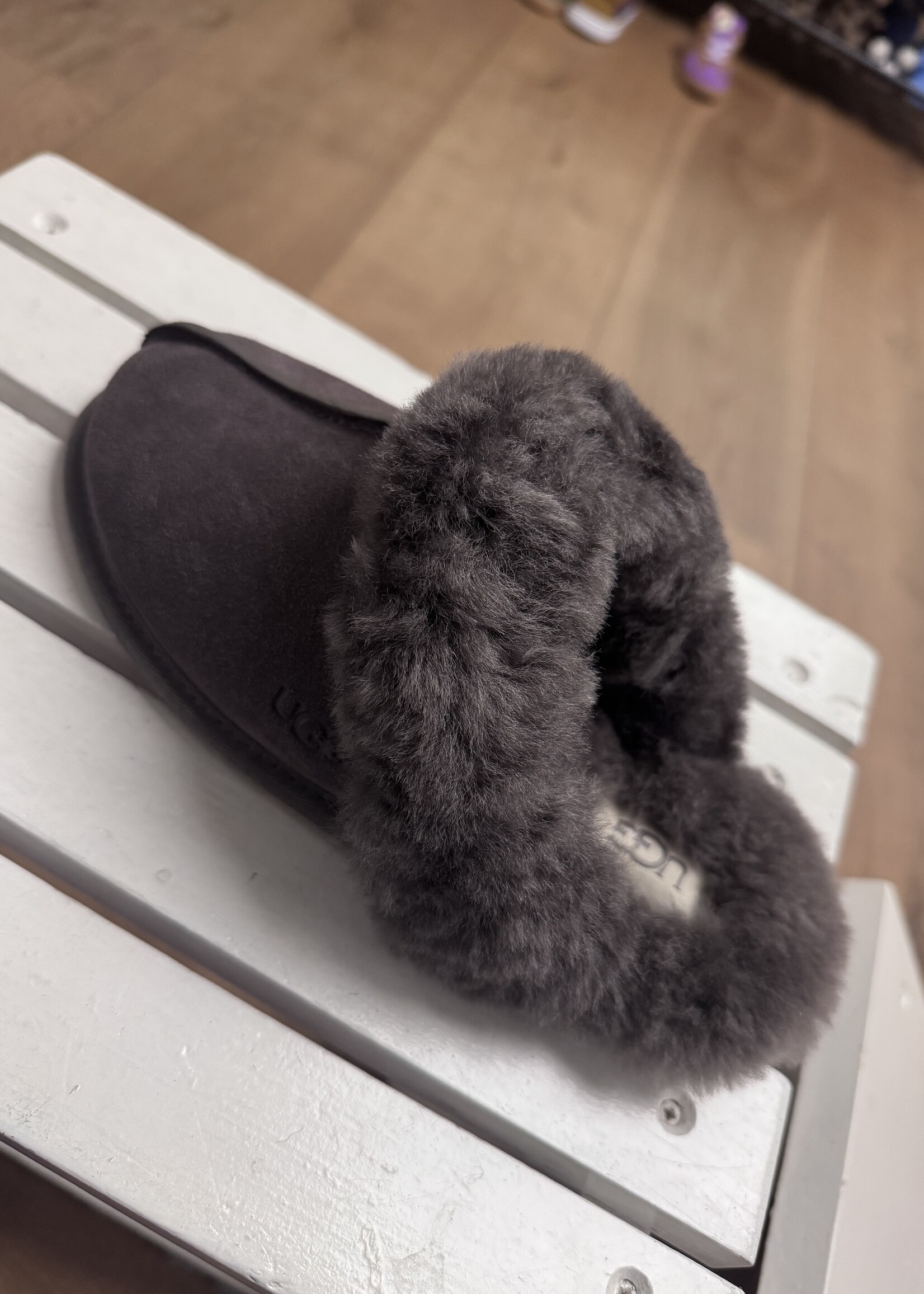 UGG 1106872 scuffette II pantoffel thunder cloud