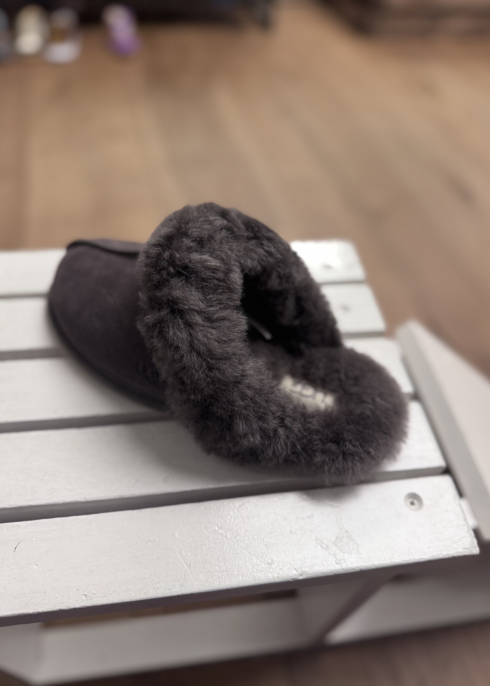 UGG 1106872 scuffette II pantoffel thunder cloud