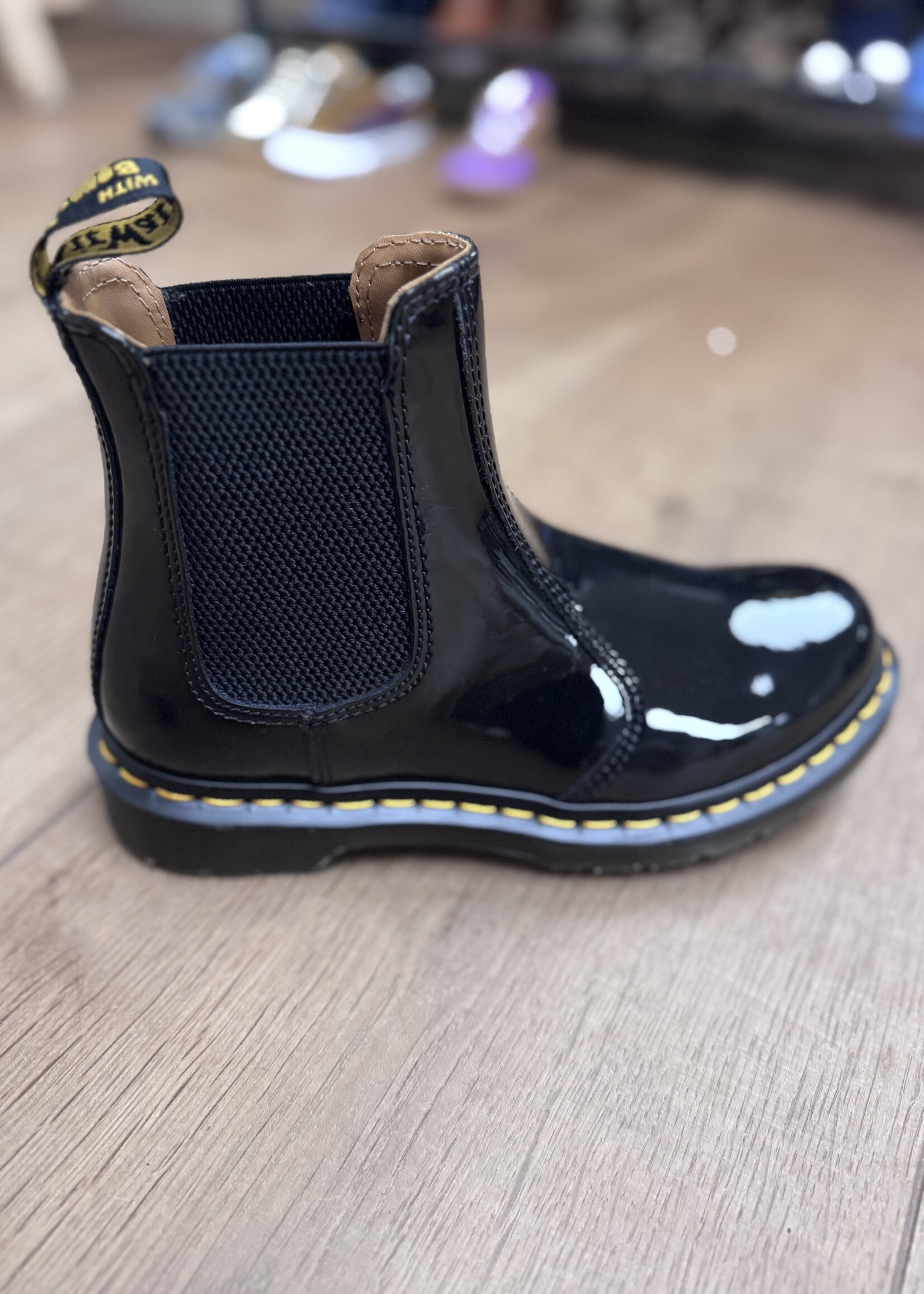 Dr Martens 2976 black patent lamper chelsea boot