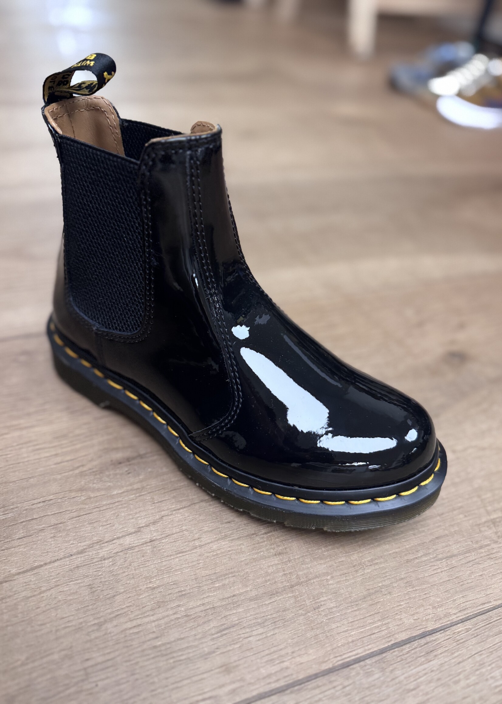 Dr Martens 2976 black patent lamper chelsea boot