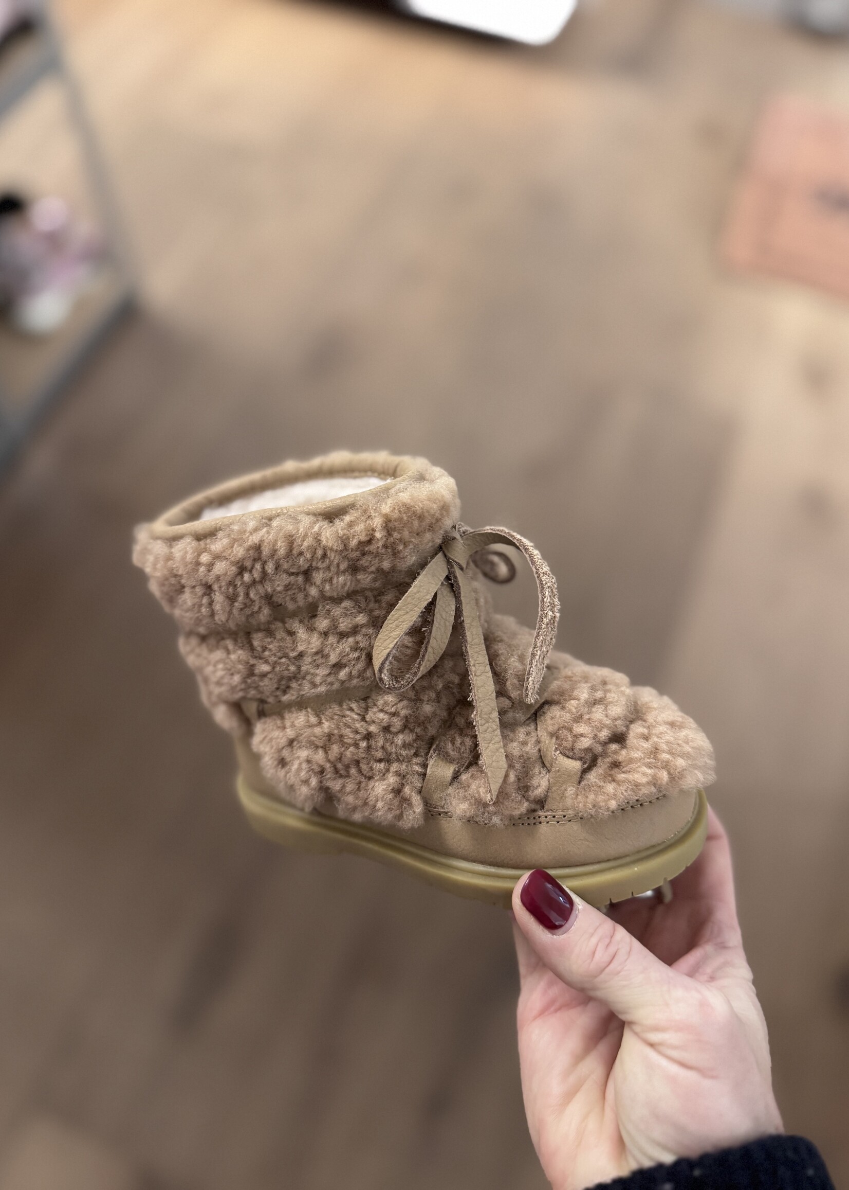 Donsje Inuka lining beige curly sheep wool