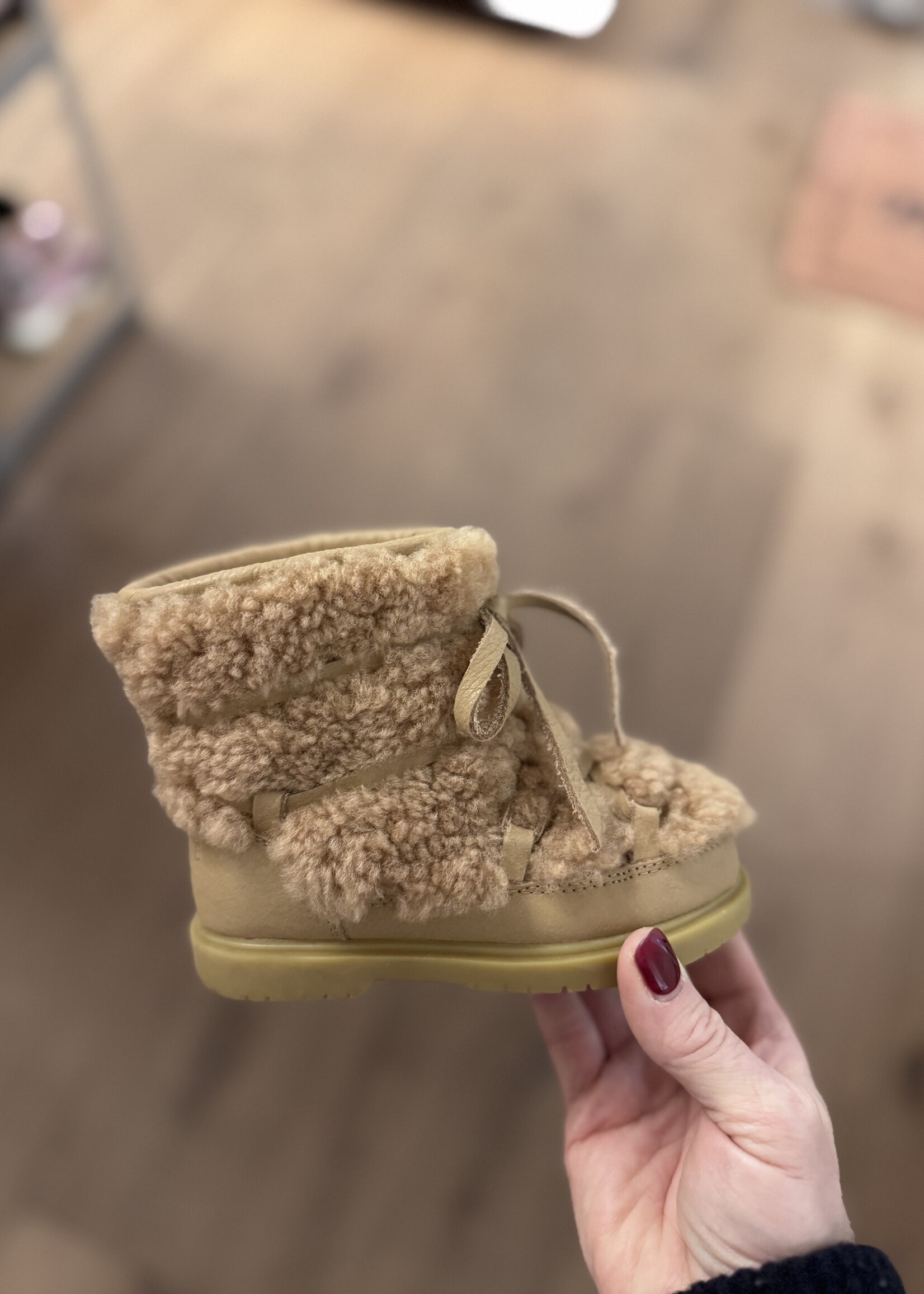 Donsje Inuka lining beige curly sheep wool