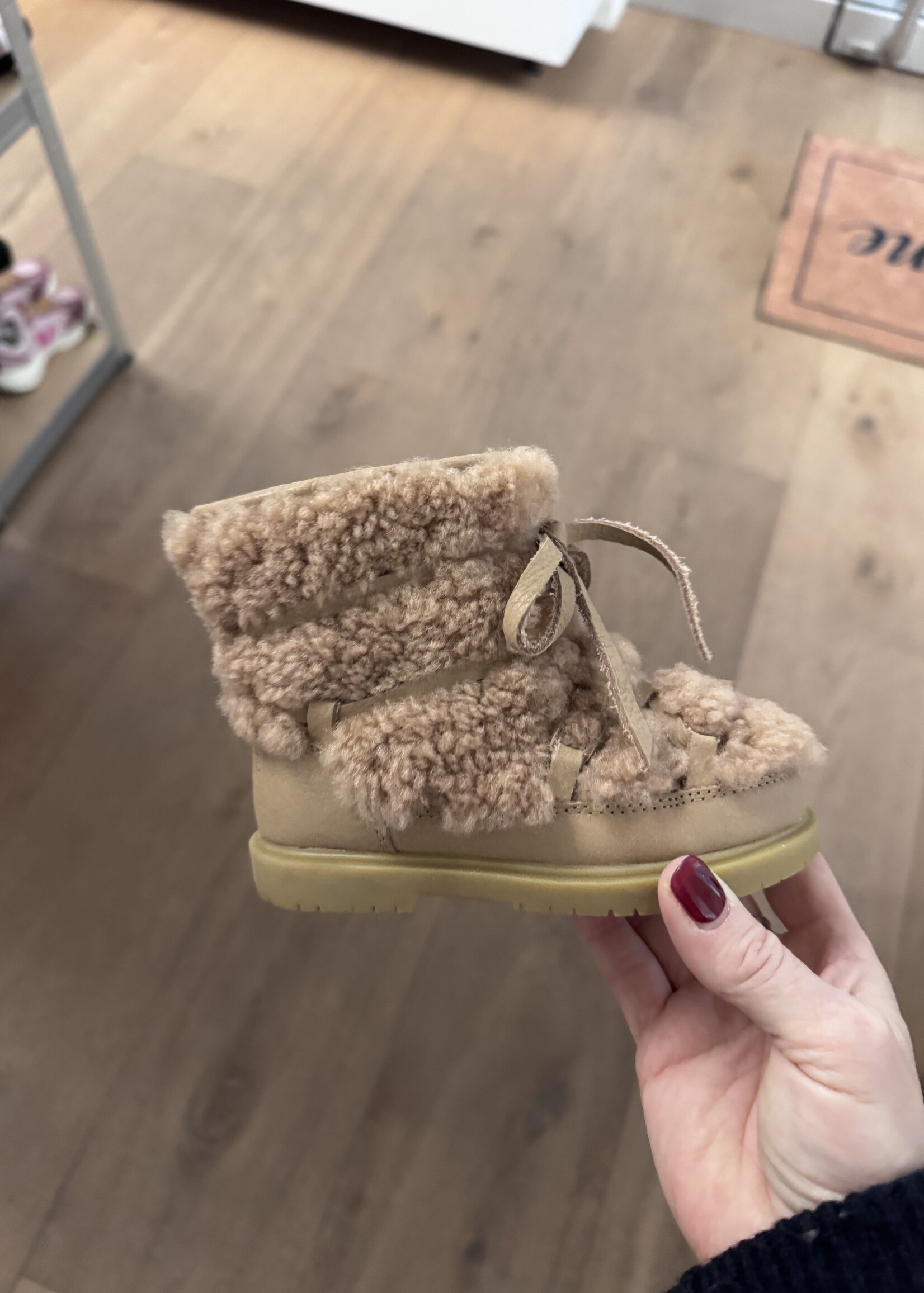 Donsje Inuka lining beige curly sheep wool