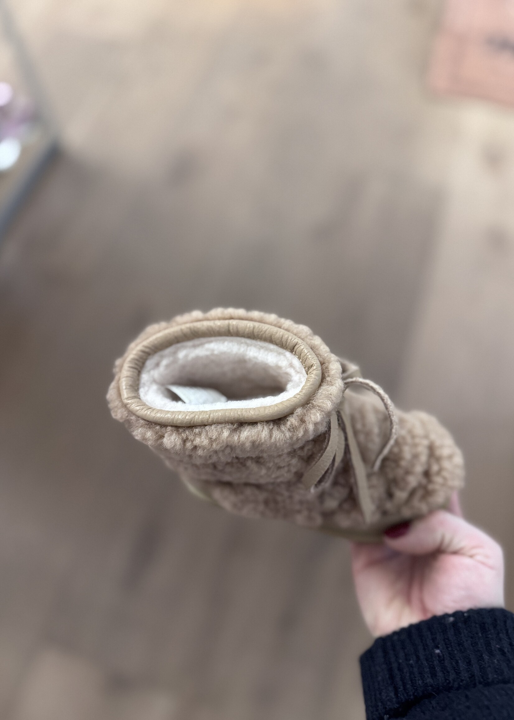 Donsje Inuka lining beige curly sheep wool