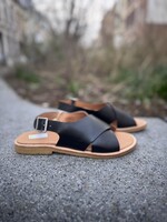Angulus cross sandal with buckle closure black