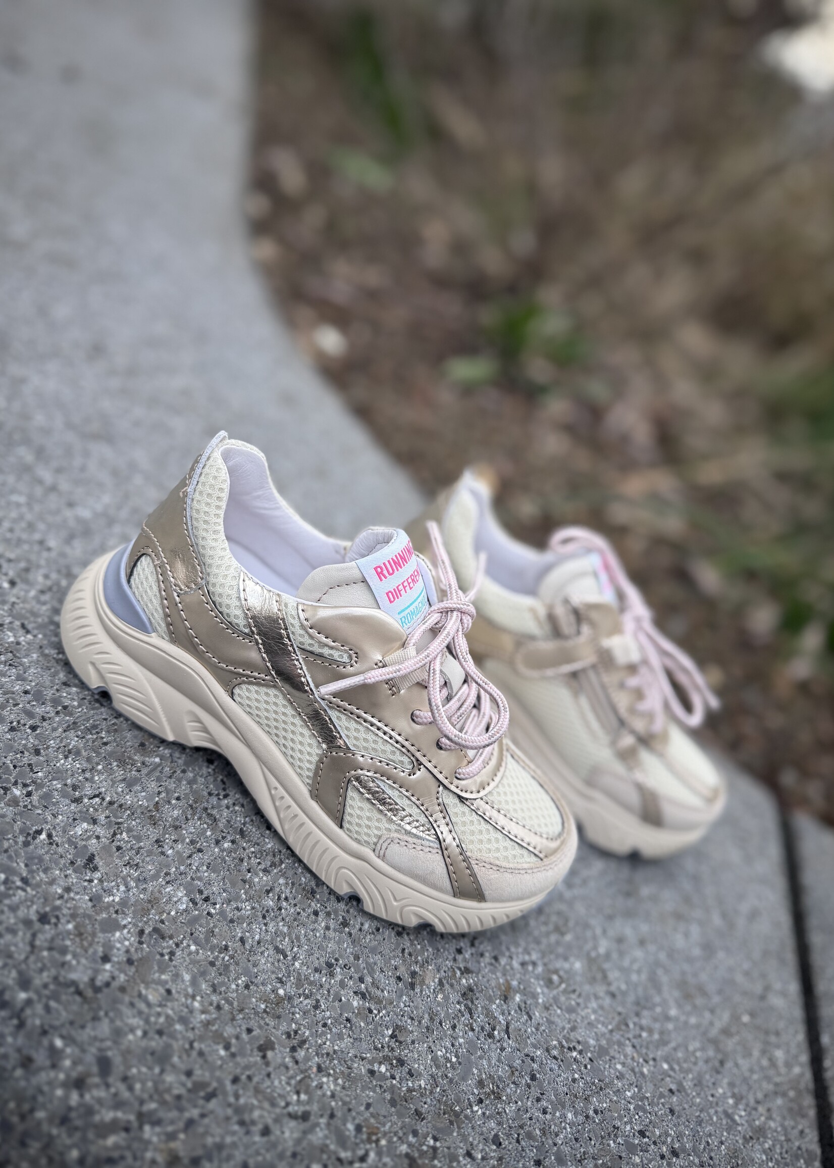 Romagnoli 8936R028 sneaker crema/ecru zilver