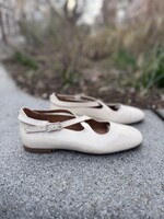 Angulus ballerina with heart and buckle buttermilk