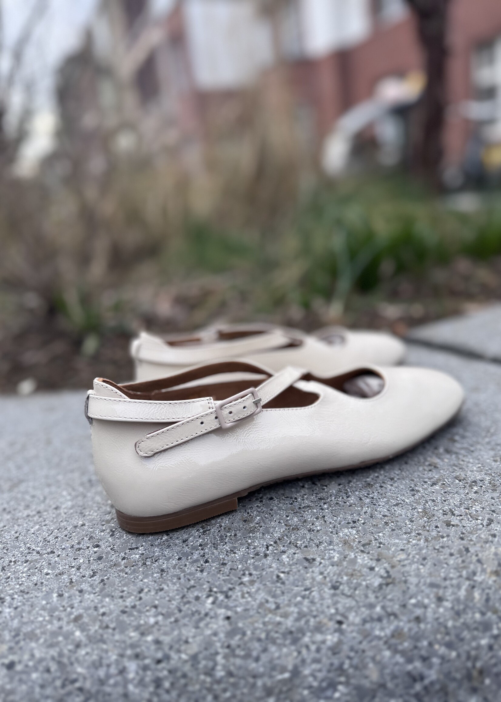 Angulus ballerina with heart and buckle buttermilk